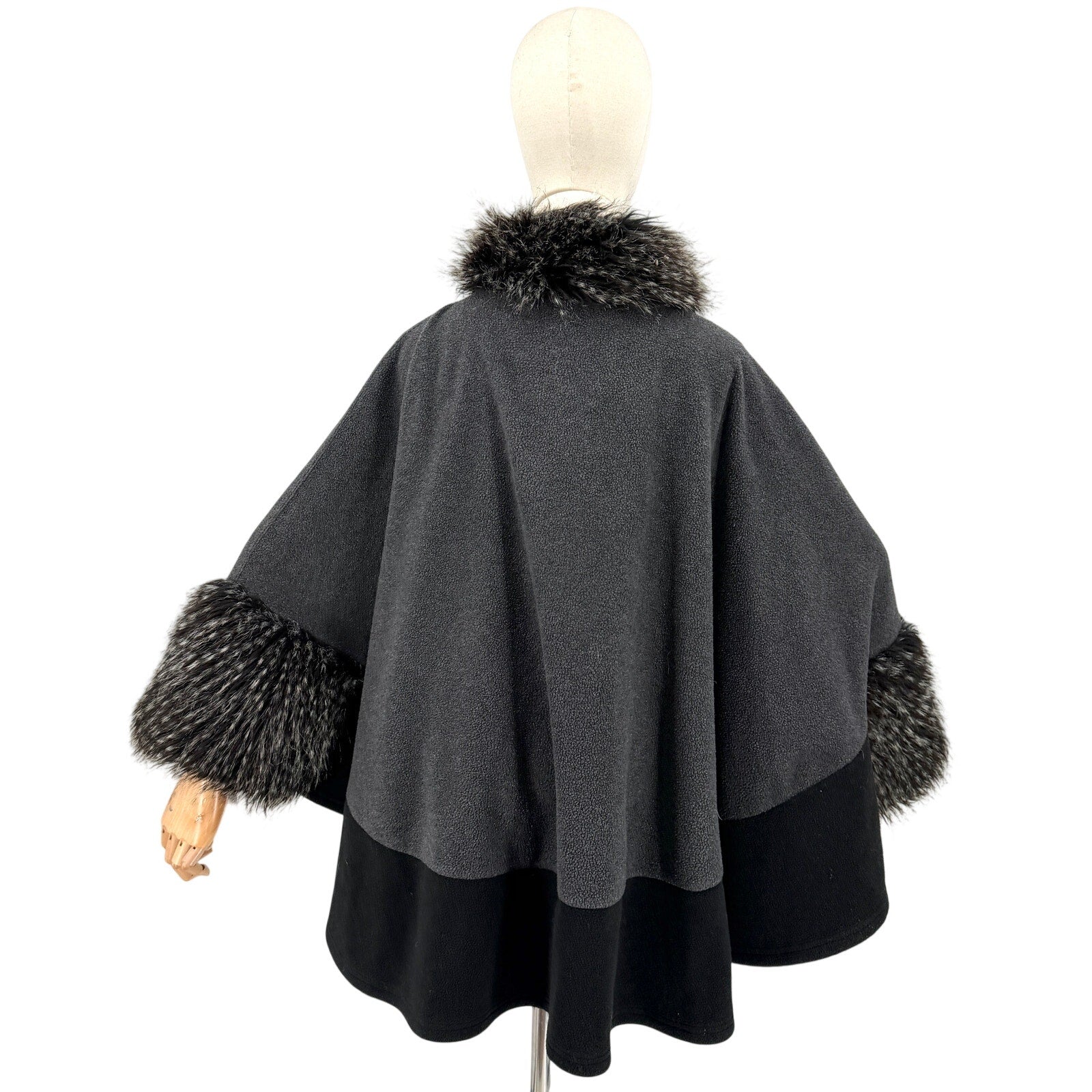Vintage Y2K Parkhurst Gray Black Faux Fur Trim Colorblock Fleece Button Cape