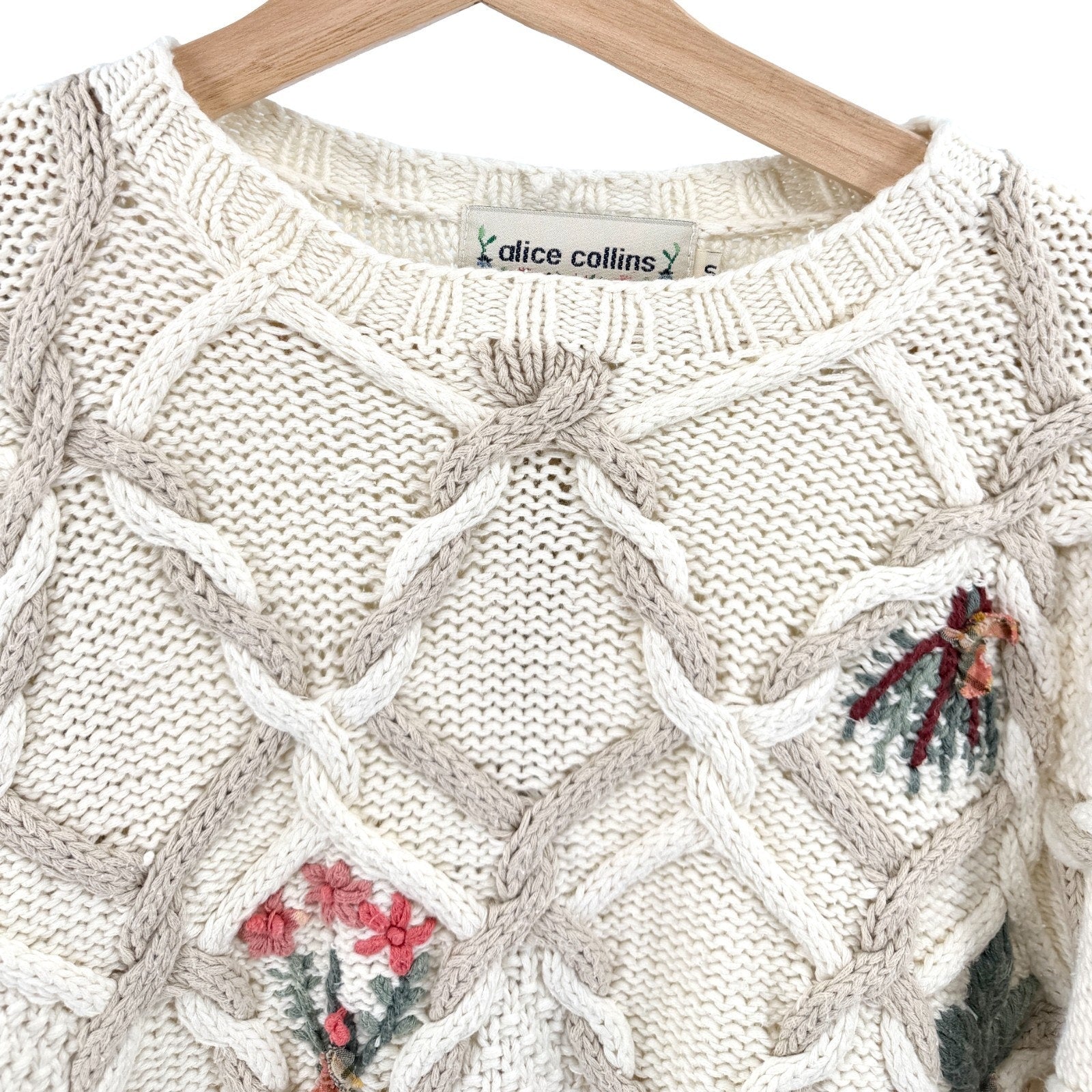 Vintage 90s Alice Collins Cream Cotton Botanical Embroidered Cable Knit Sweater