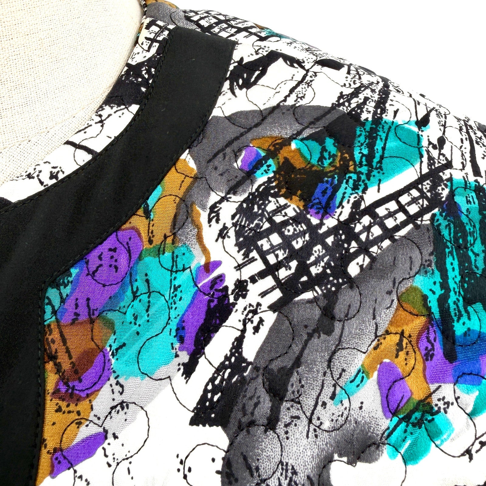Vintage 80s Liz Elana White Black Abstract 100% Silk Quilted Peplum Jacket