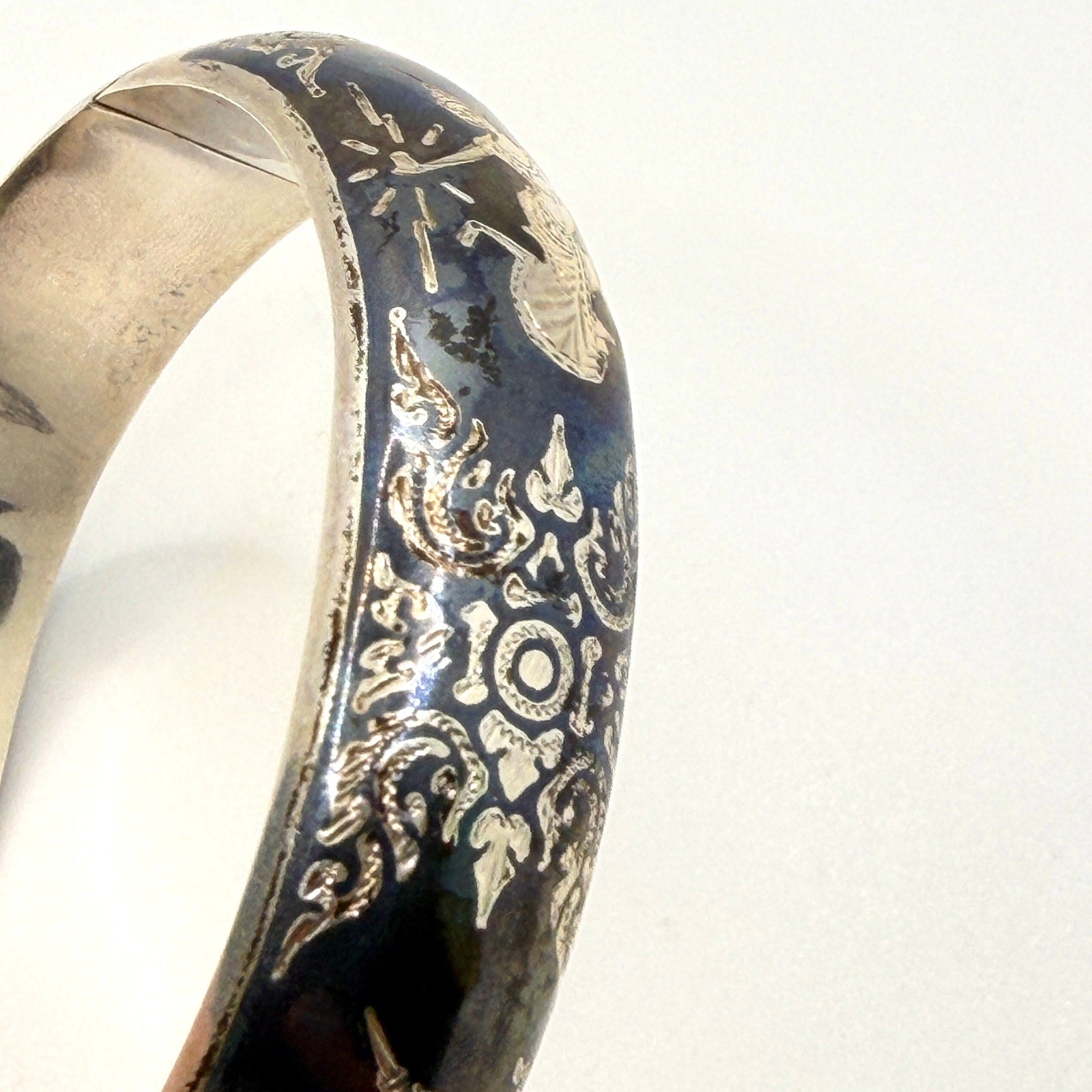 Vintage 50s Stamped Siam Sterling Silver Blue Niello Hinged Bangle