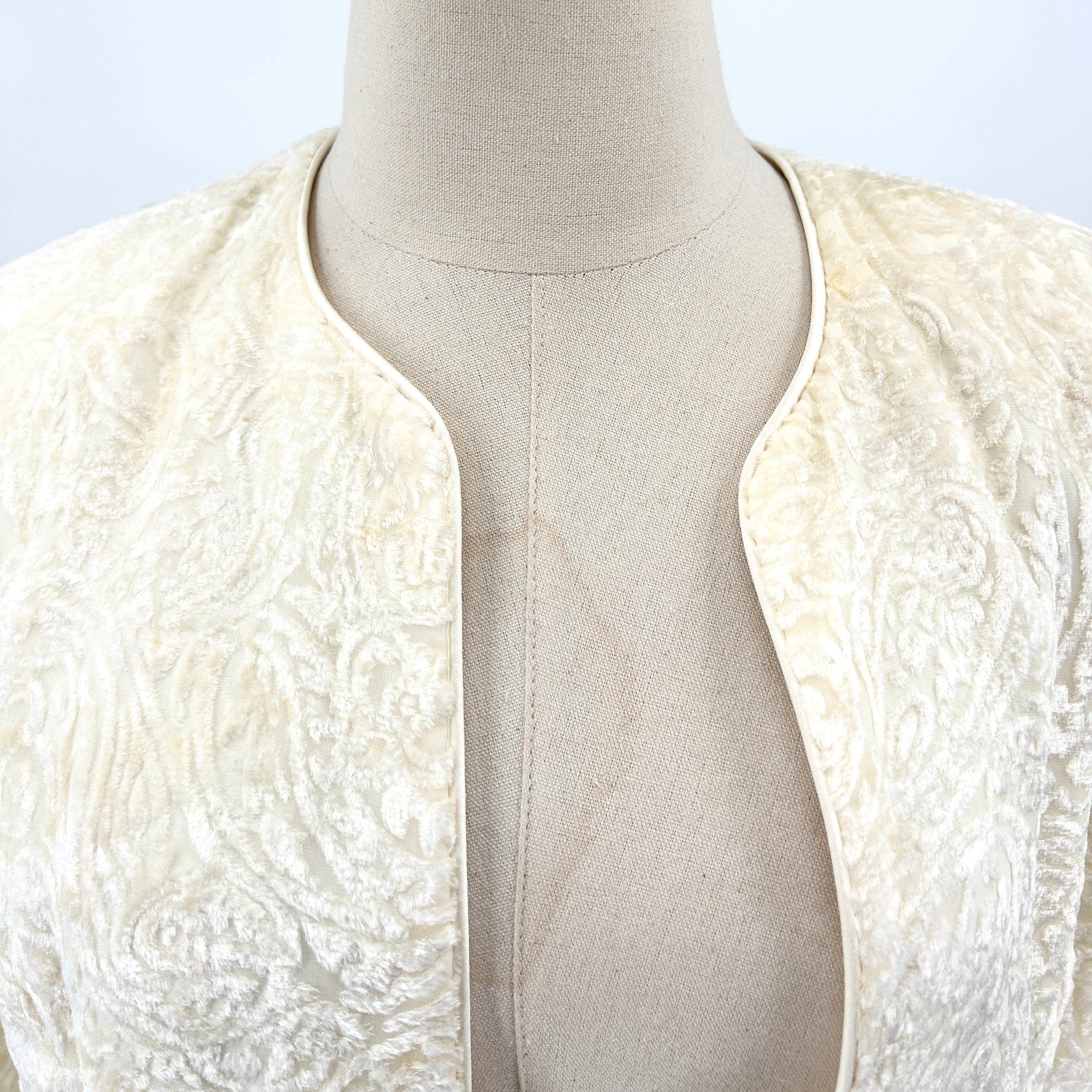 Vintage 80s Karen Lawrence by Matthew Cream Burnout Velvet Gold Clasp Blazer
