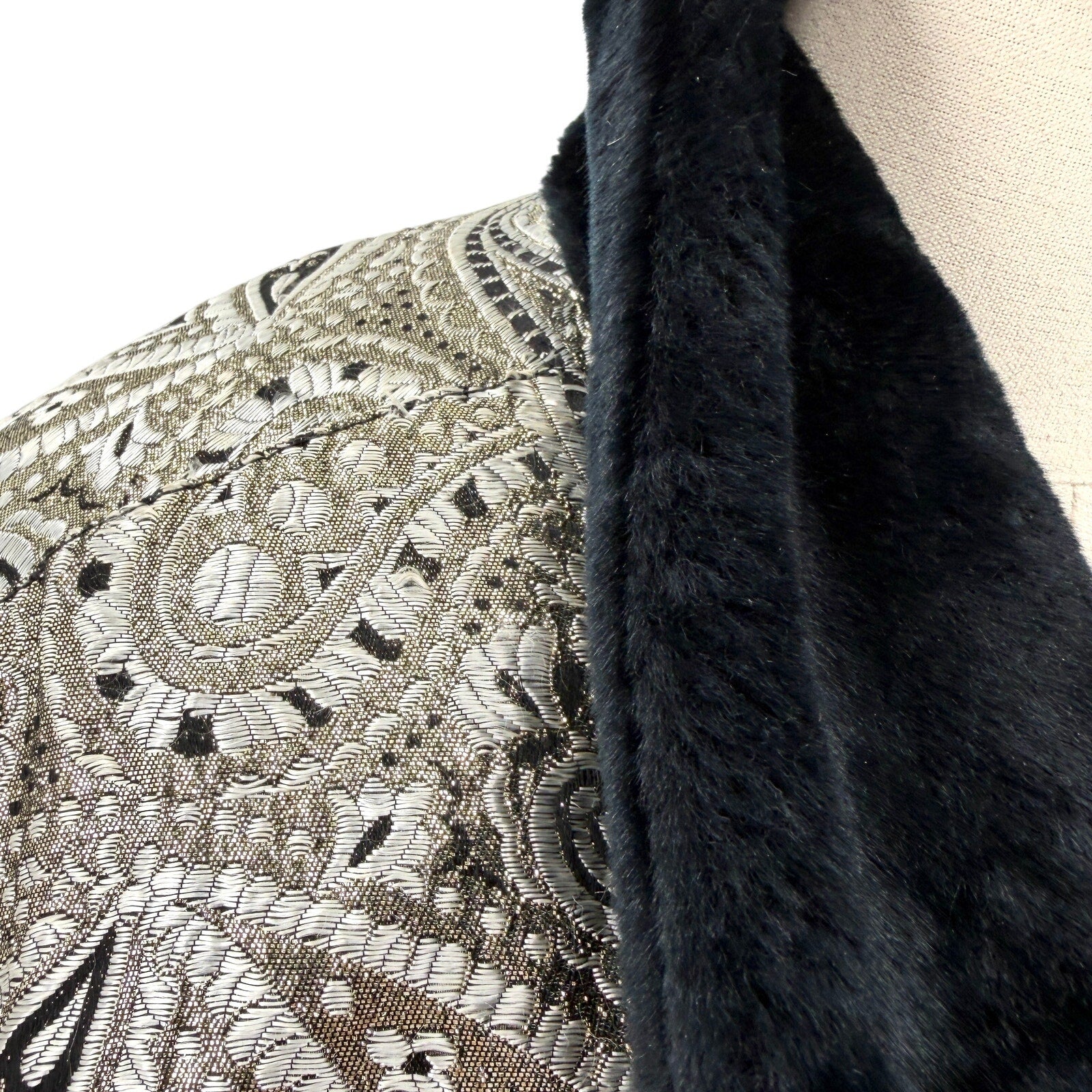Vintage 80s Silver Gold Paisley Brocade Faux Fur Trim Tuxedo Jacket Coat