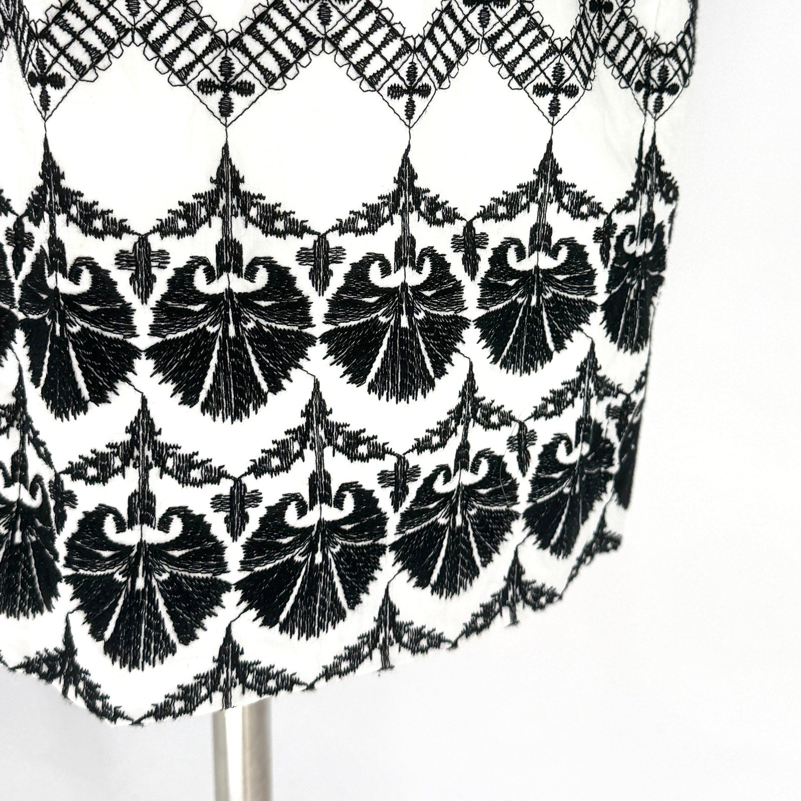 Elie Tahari Black White 100% Cotton Embroidered Eyelet Shift Coat Dress