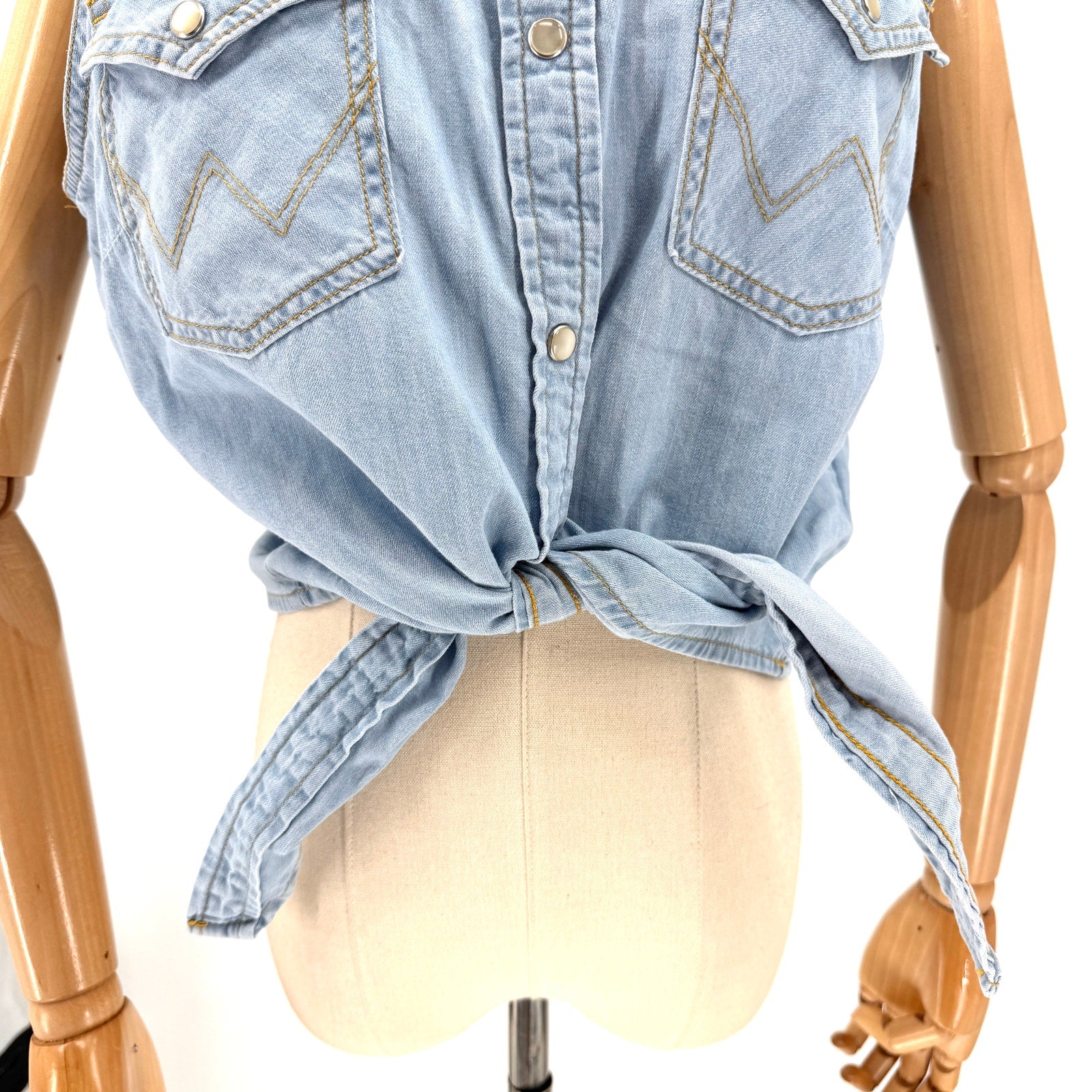 Wrangler Light Blue 100% Cotton Pearl Snap Sleeveless Tie Front Top