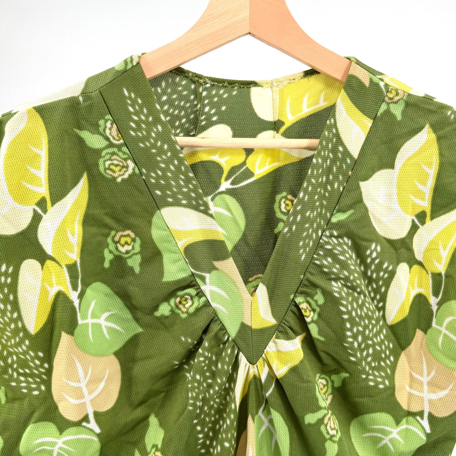 Vintage 70s Handmade Green Funky Leaf Print V-Neck Patio Midi Dress