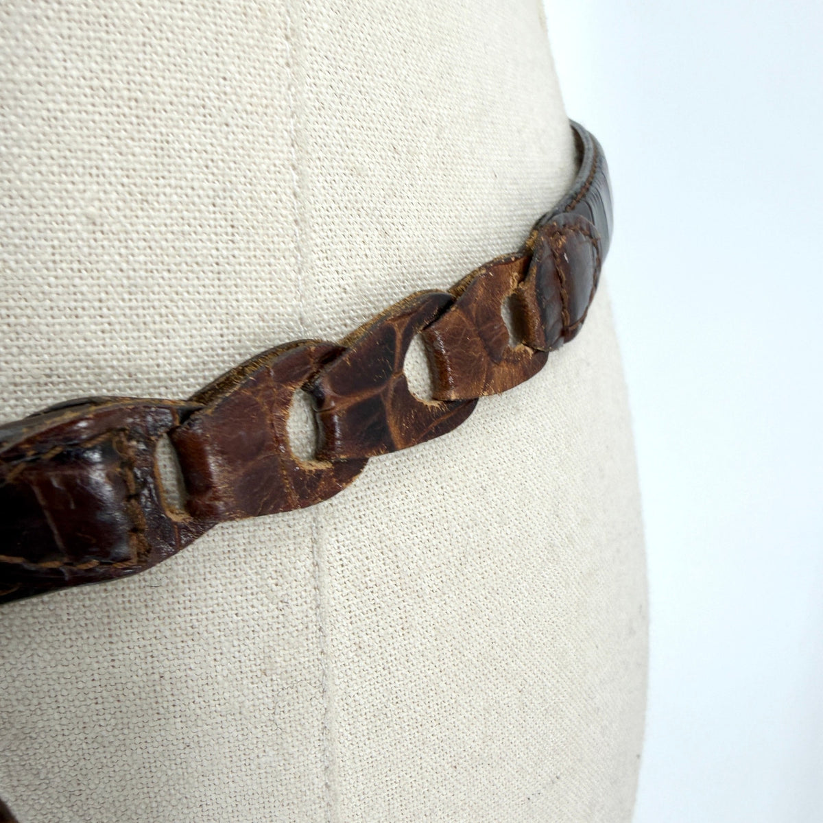 Vintage Y2K Elisabeth Liz Claiborne Brown Genuine Leather Croc Embossed Belt