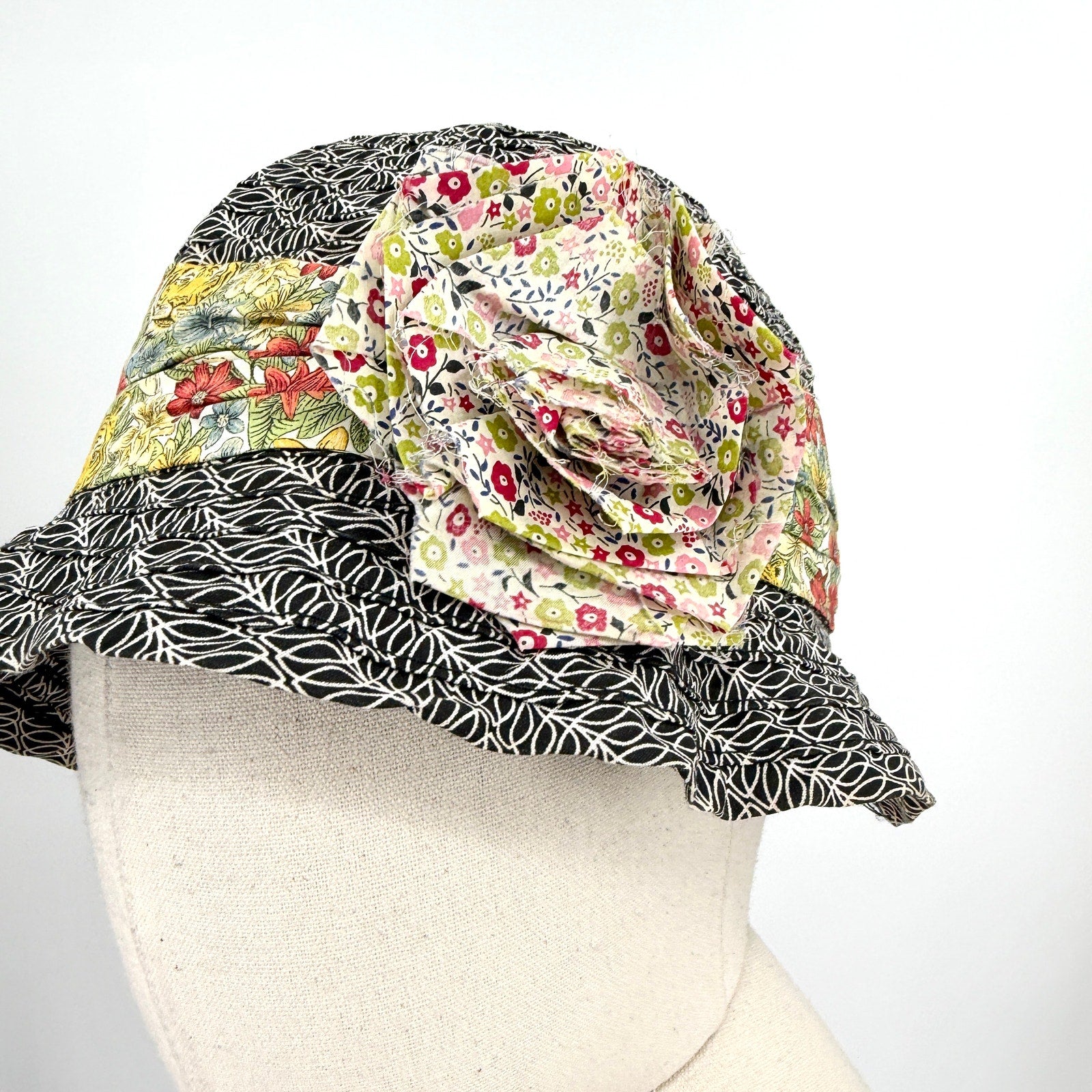 Grevi Black White 100% Cotton Floral Tiger Large Flower Cloche Hat