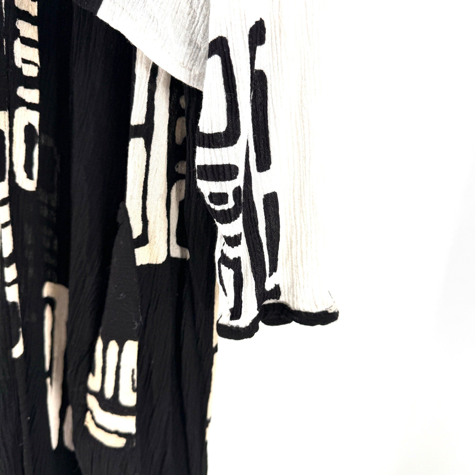 Vintage 90s Kembali Collection Black White Abstract Print Cotton Crinkle Duster