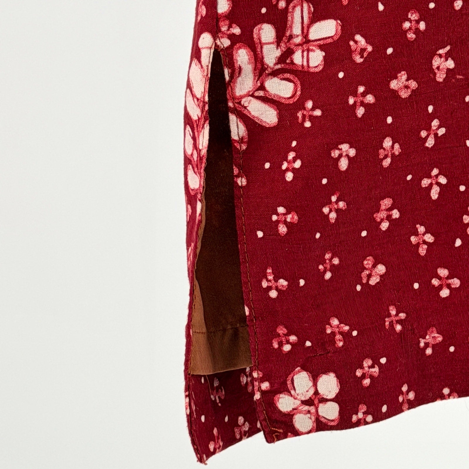 Vintage Y2K Djené Red and White Floral Batik Short Sleeve Button-Down