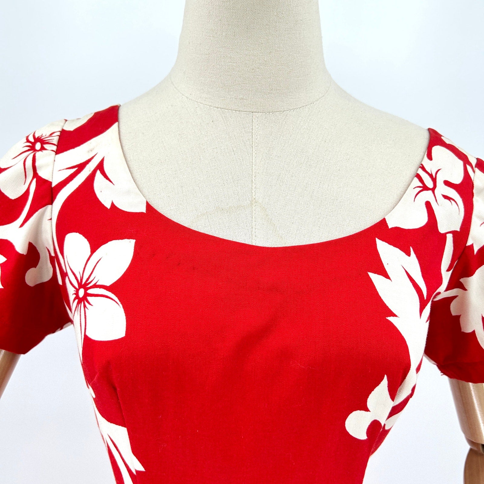 Vintage 60s Red White Hawaiian Aloha Cotton Floral Mermaid Dress