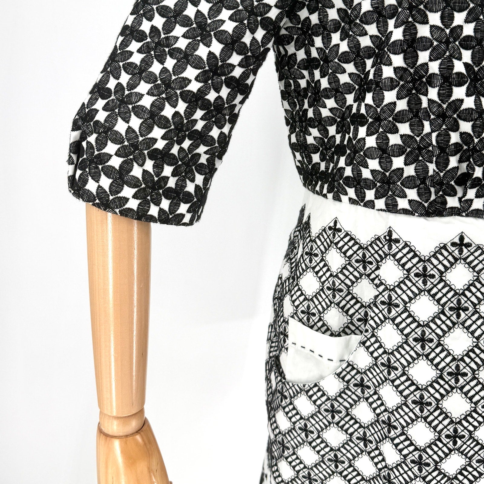 Elie Tahari Black White 100% Cotton Embroidered Eyelet Shift Coat Dress