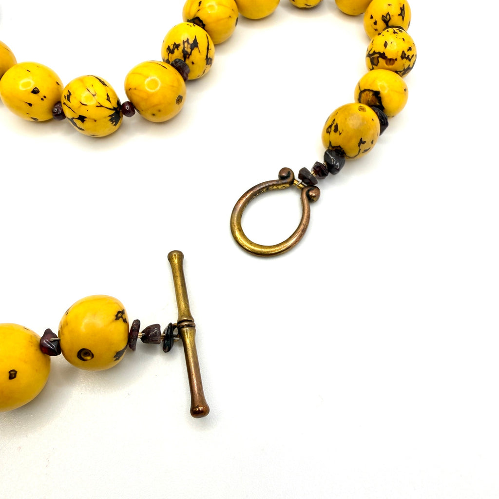 Vintage 90s Yellow Bombona Seed Boho Lampwork Glass Heart Toggle Necklace