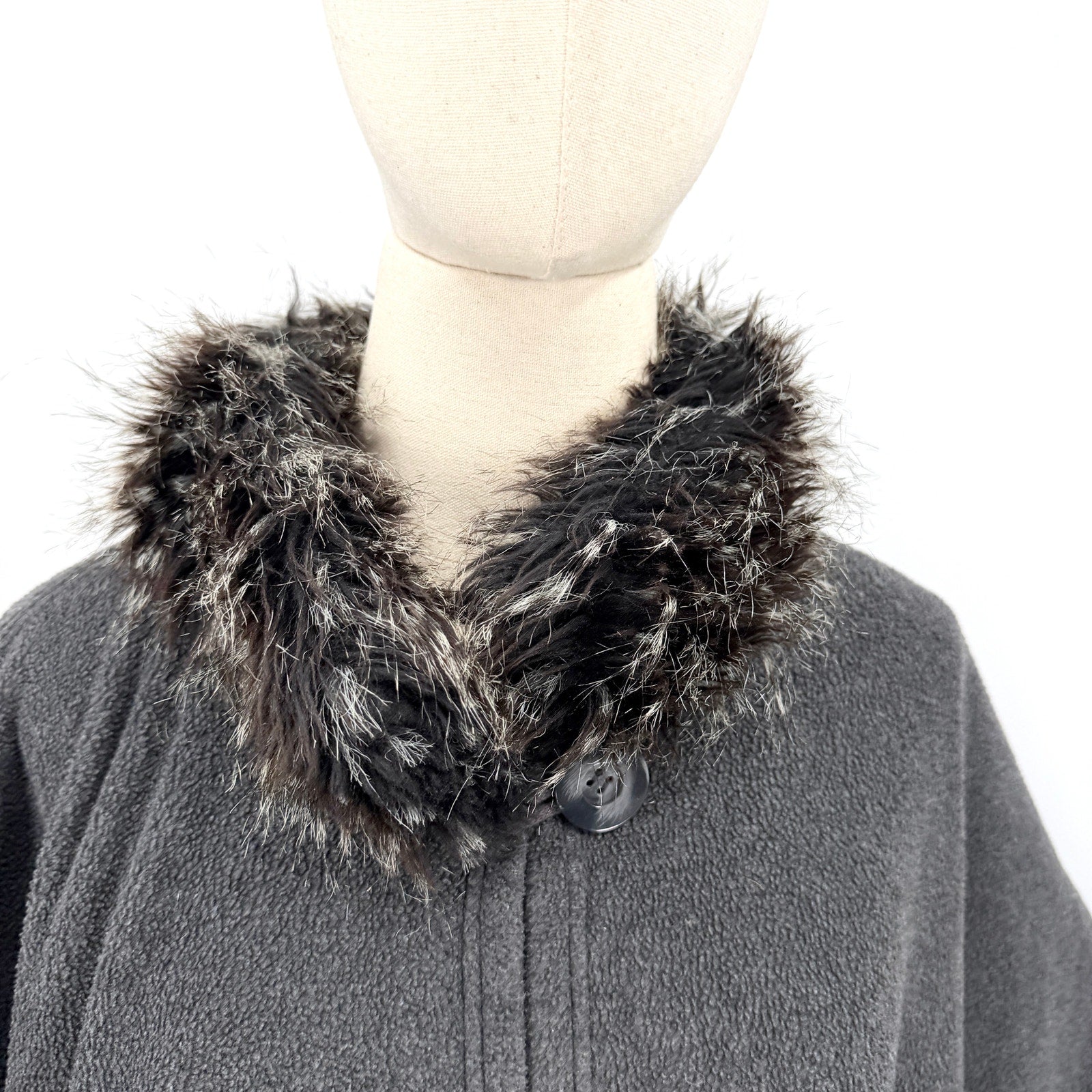Vintage Y2K Parkhurst Gray Black Faux Fur Trim Colorblock Fleece Button Cape