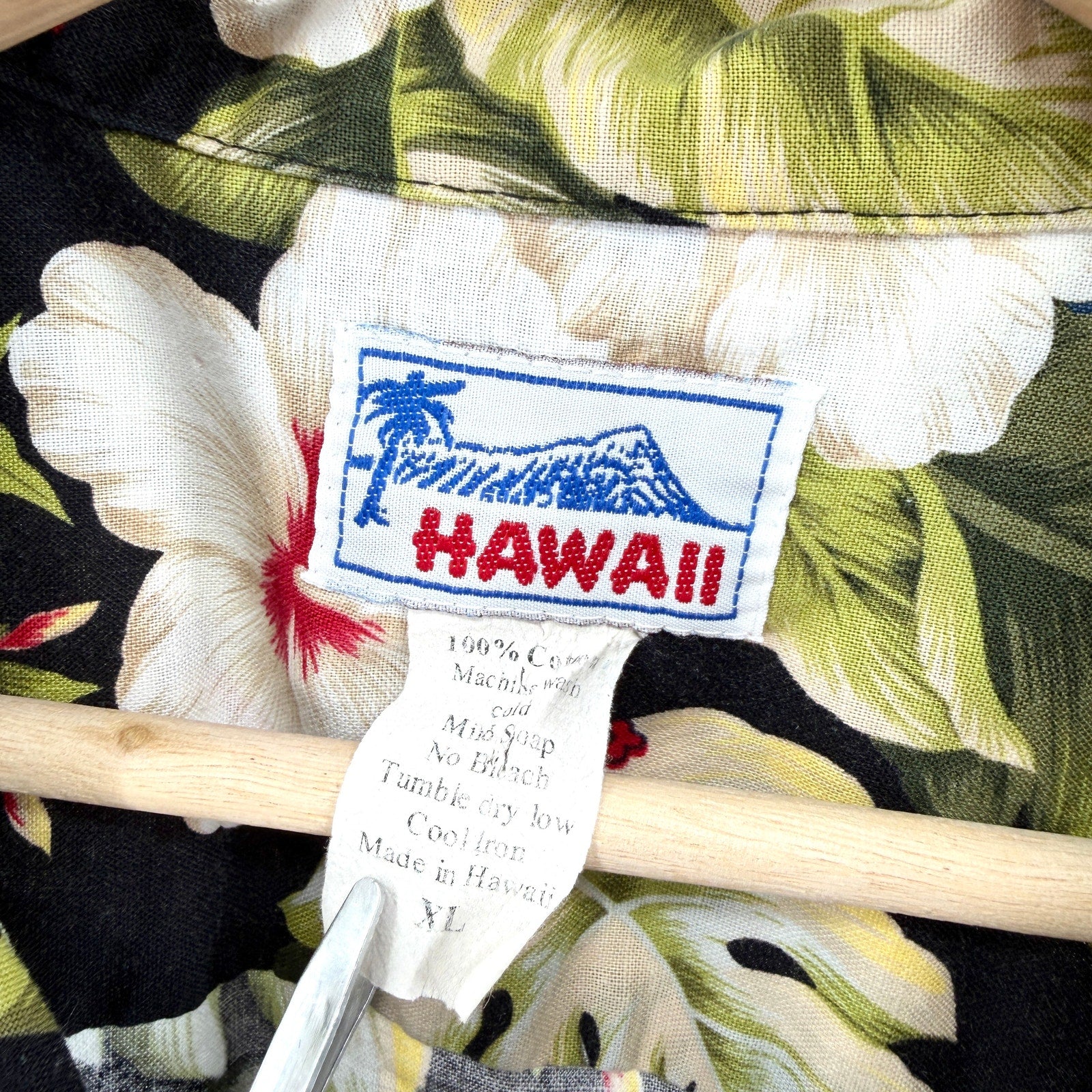 Vintage 80s Made in Hawaii Black 100% Cotton Parrot Hibiscus Hawaiian Shirt