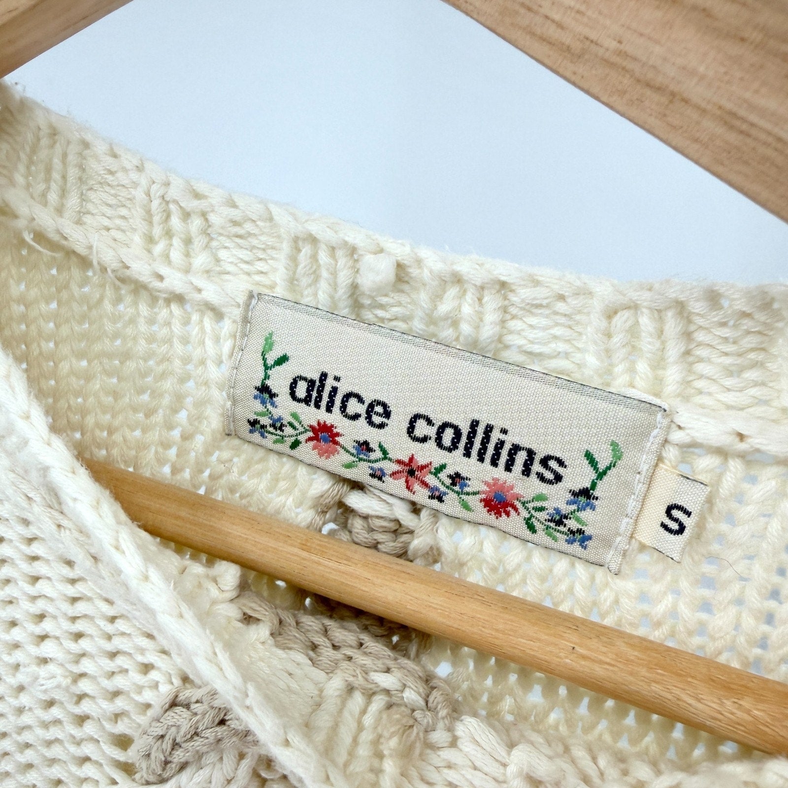 Vintage 90s Alice Collins Cream Cotton Botanical Embroidered Cable Knit Sweater