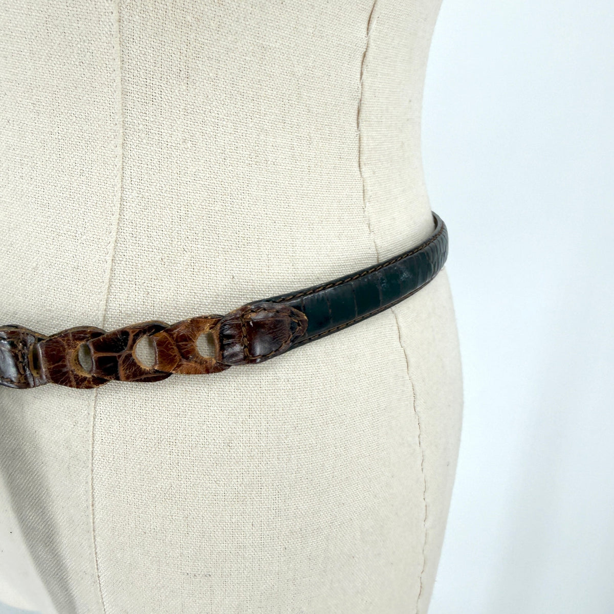 Vintage Y2K Elisabeth Liz Claiborne Brown Genuine Leather Croc Embossed Belt