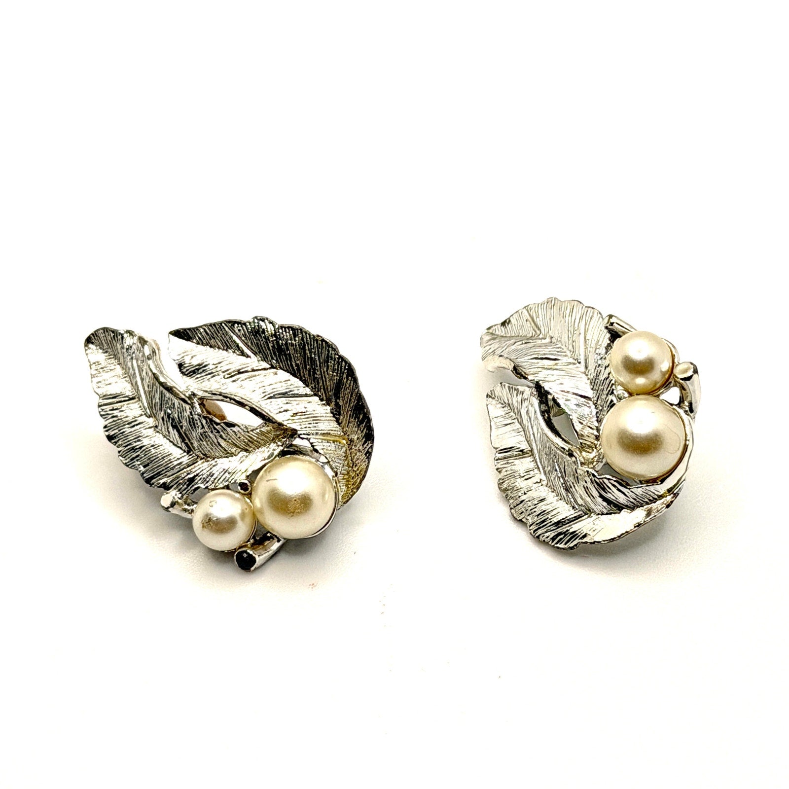 Vintage 60s Sarah Coventry Silver Faux Pearl Signed Leaf Clip On Earrings
