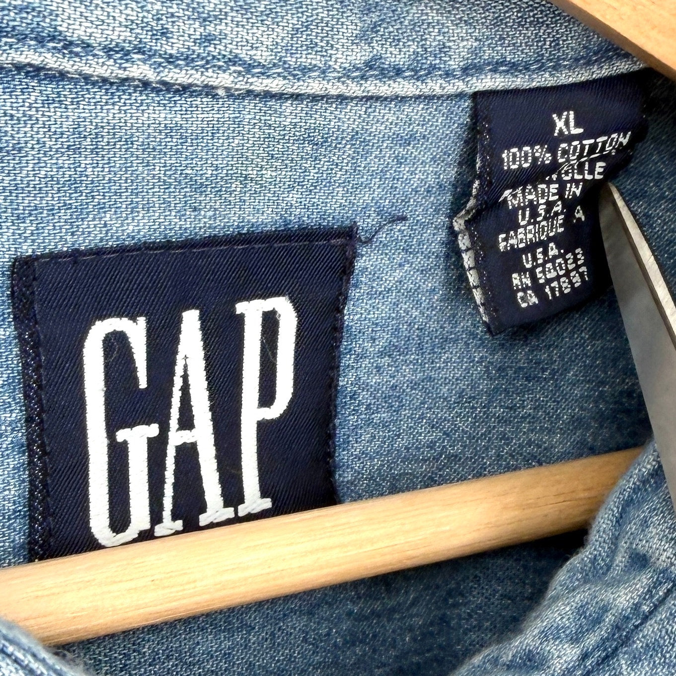 MINT Vintage 90s GAP Blue 100% Cotton Double Pocket Button Down Denim Shirt