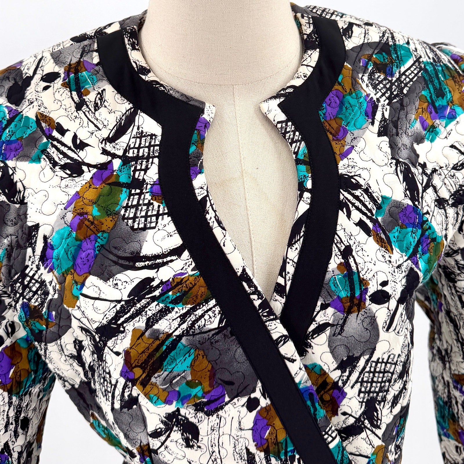 Vintage 80s Liz Elana White Black Abstract 100% Silk Quilted Peplum Jacket