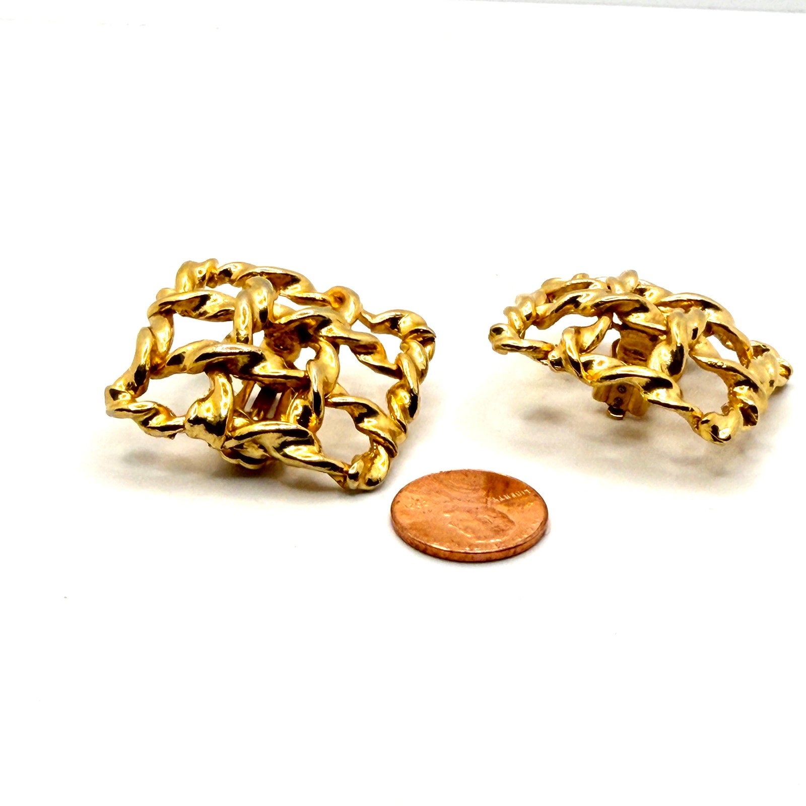 Vintage 80s Gold Tone Twisted Rope Lattice Square Grid Clip On Earrings
