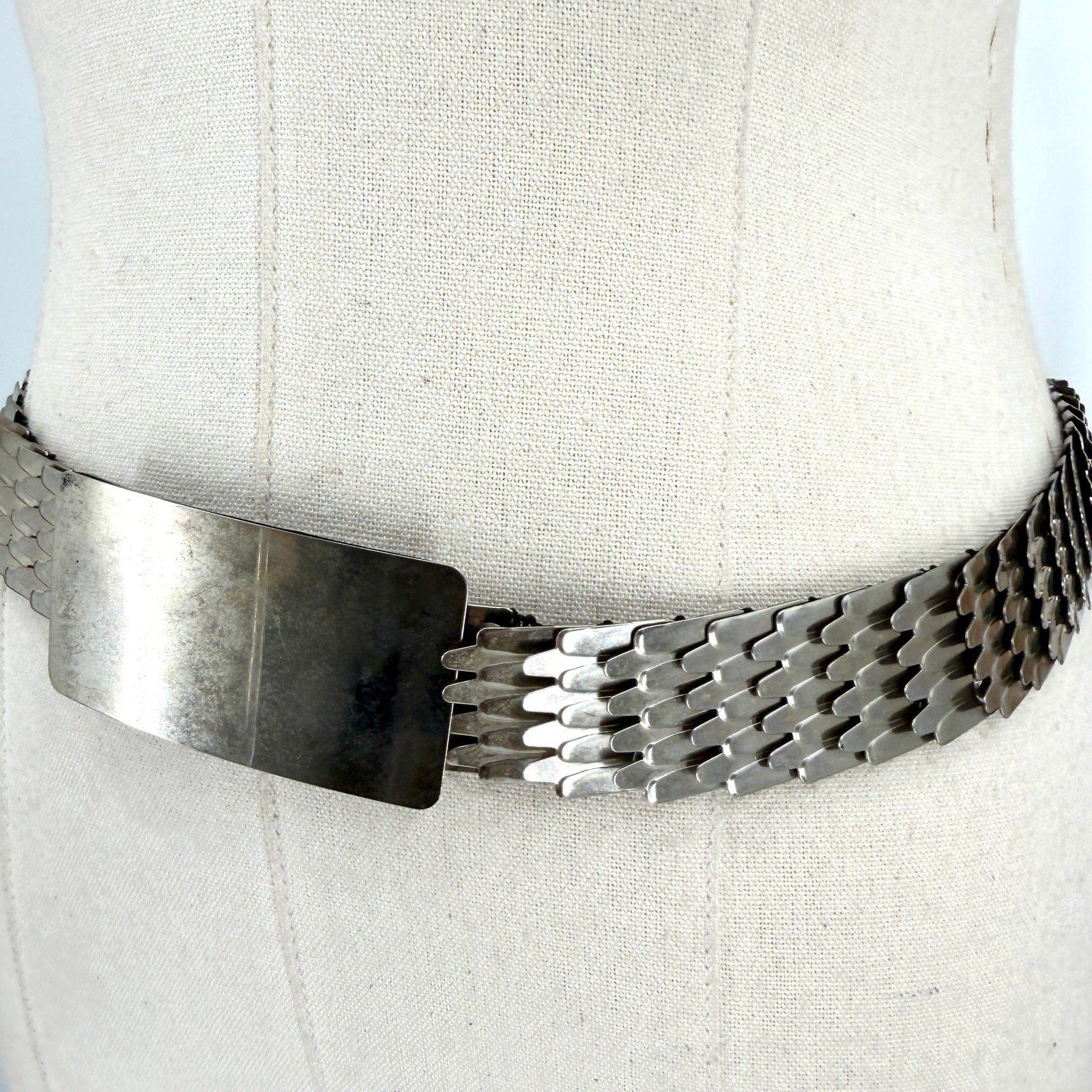Vintage 80s Silver Fish Scale Link Stretch Belt