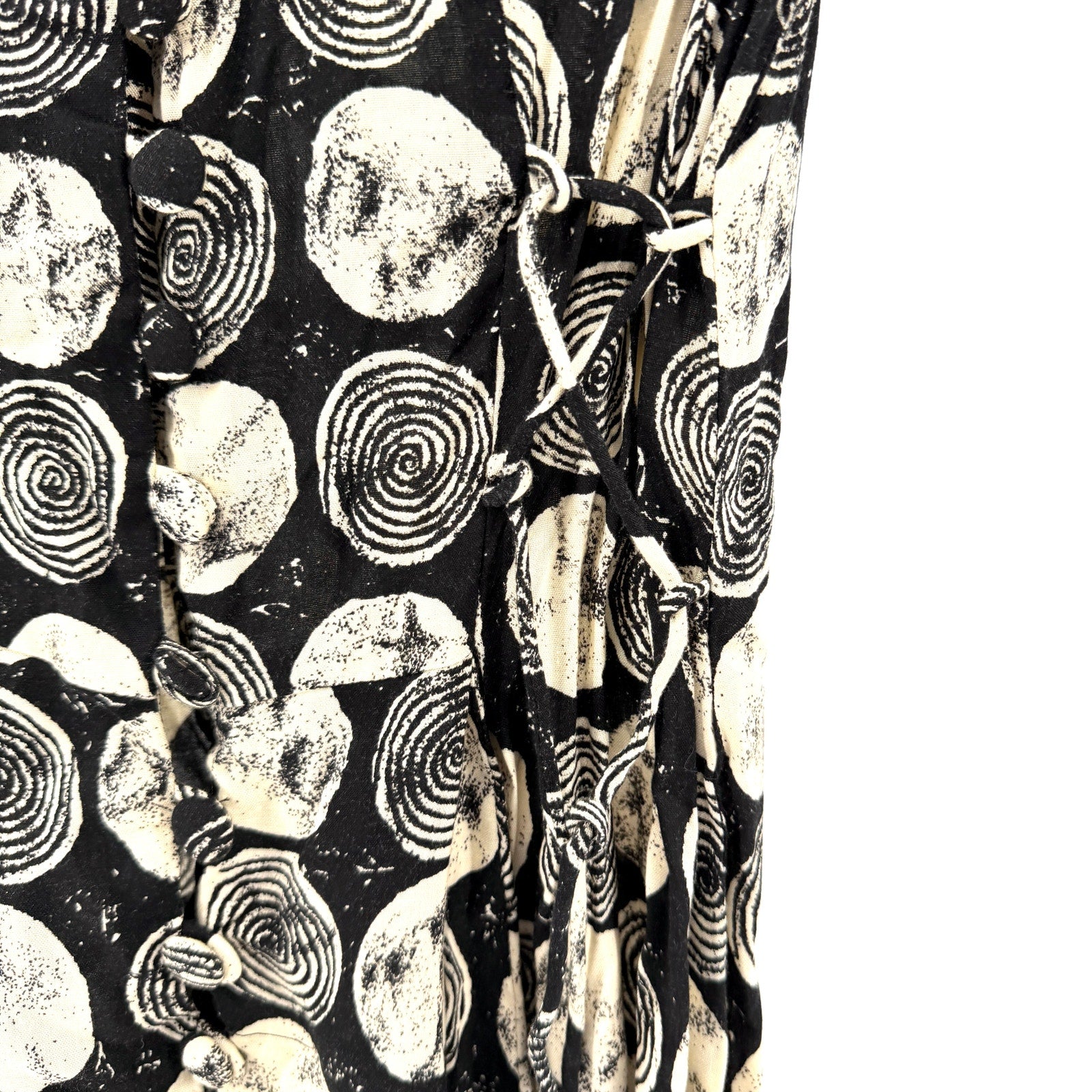 Vintage 90s Black Cream 100% Rayon Graphic Print Flutter Sleeve Romper