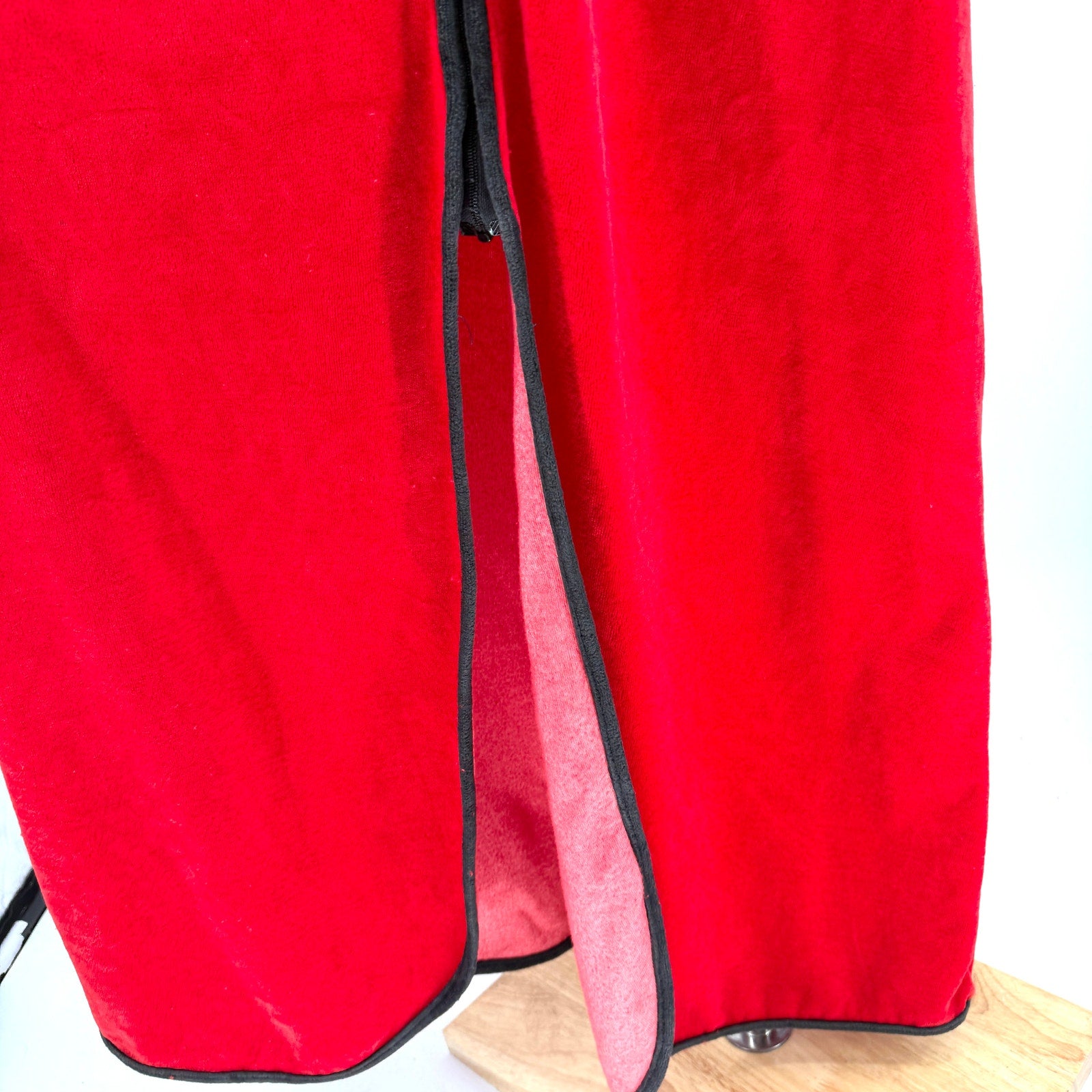 Vintage 70s Geoffrey Beene Swirl Red Velour Zip Front House Coat