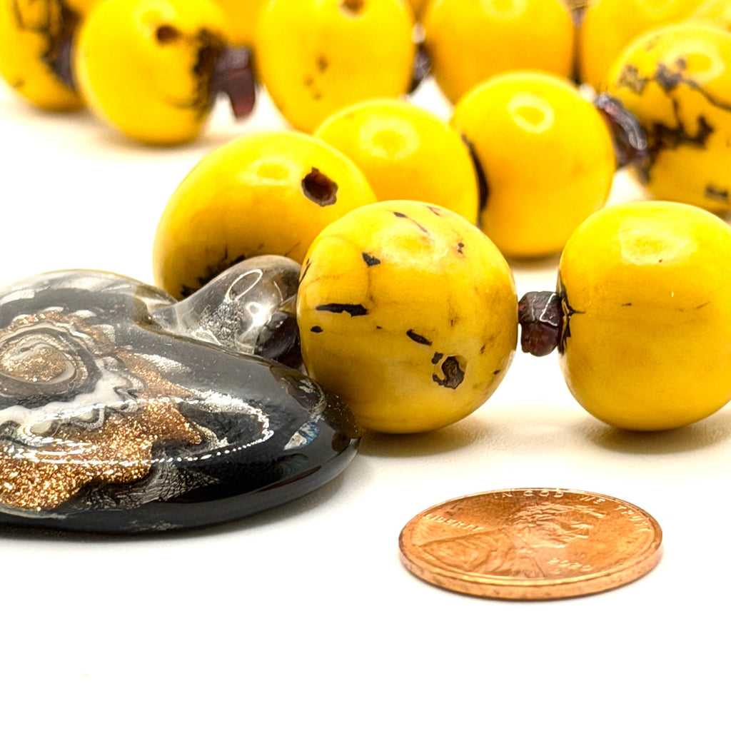 Vintage 90s Yellow Bombona Seed Boho Lampwork Glass Heart Toggle Necklace
