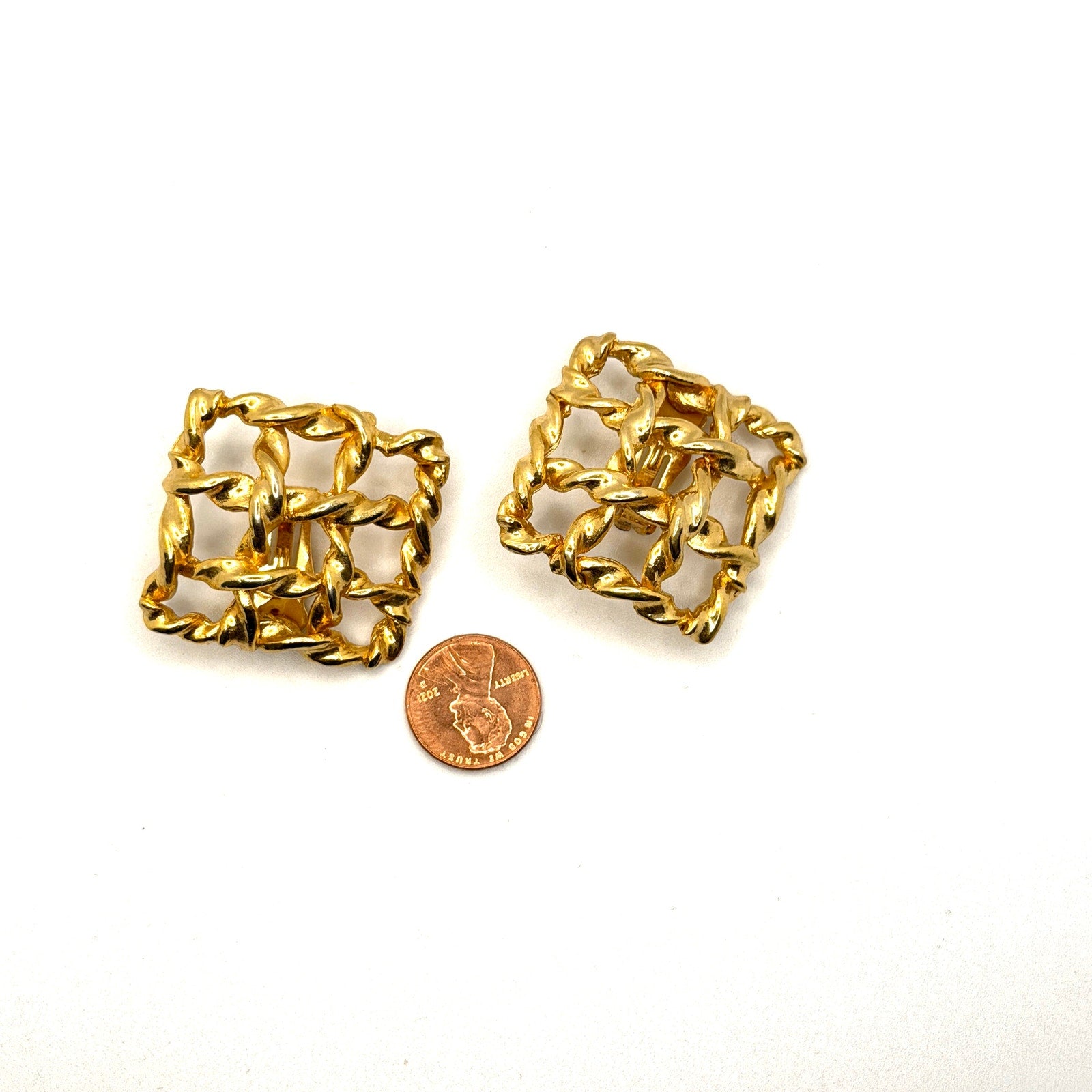 Vintage 80s Gold Tone Twisted Rope Lattice Square Grid Clip On Earrings