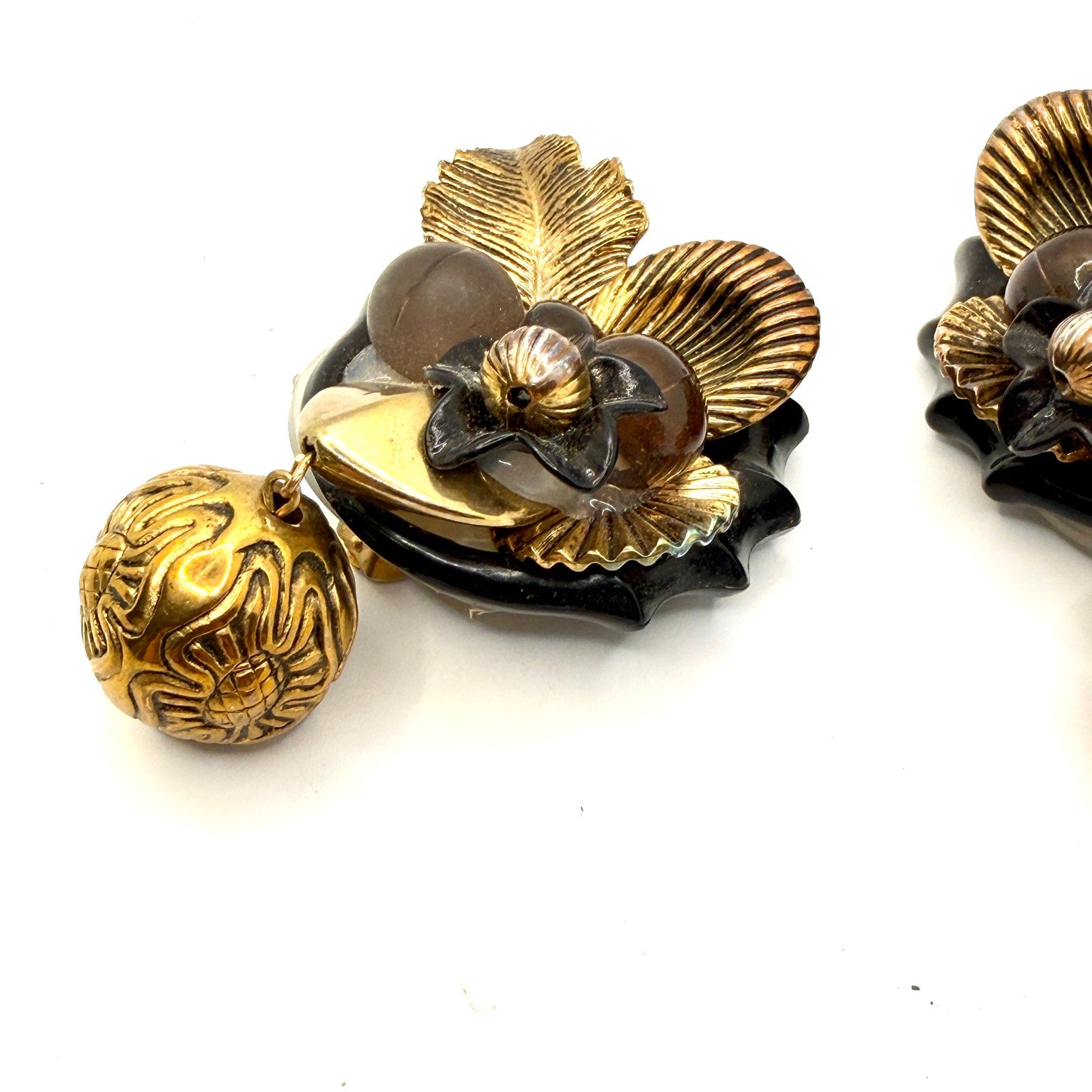 Vintage 80s Gold Tone Black Resin Lucite Flower Dangle Clip On Earrings