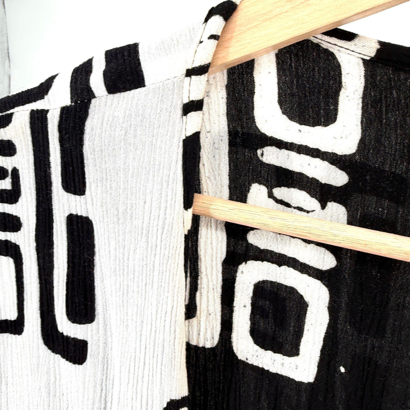 Vintage 90s Kembali Collection Black White Abstract Print Cotton Crinkle Duster