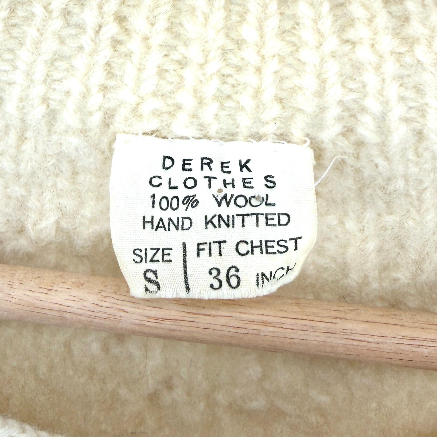 Vintage 70s Derek Clothes Cream 100% Wool Hand Knit Wood Button Cardigan
