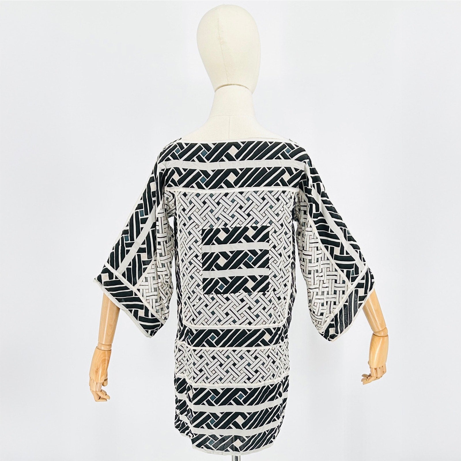 Diane von Furstenberg Black White Geometric Print 100% Silk Mini Dress