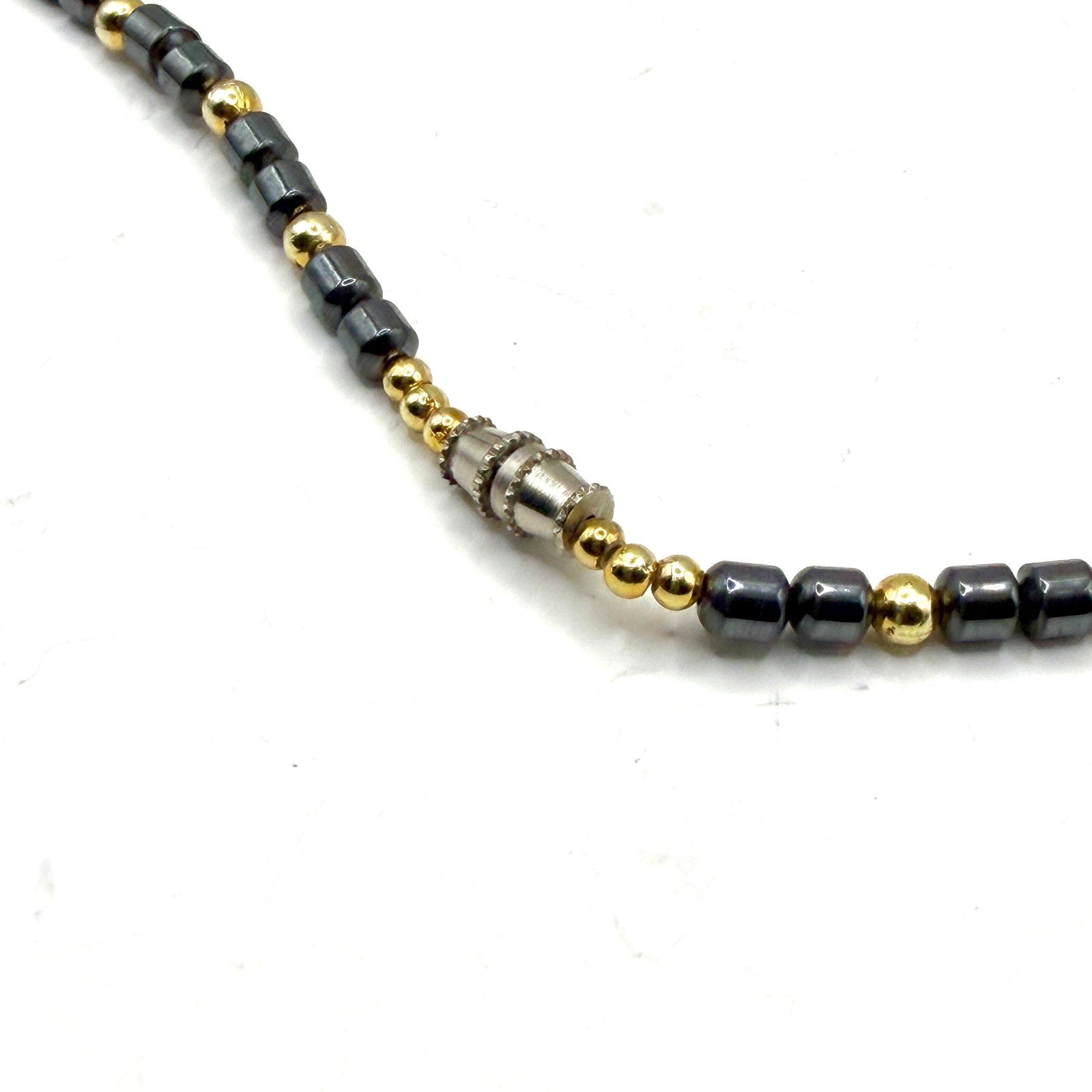 Vintage 90s Green Aventurine Hematite Gold Tone Stone Chip Strand Necklace