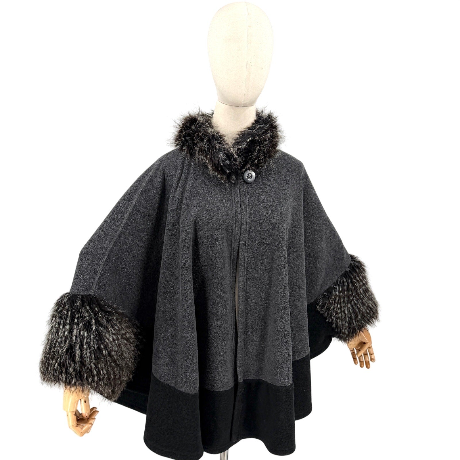 Vintage Y2K Parkhurst Gray Black Faux Fur Trim Colorblock Fleece Button Cape