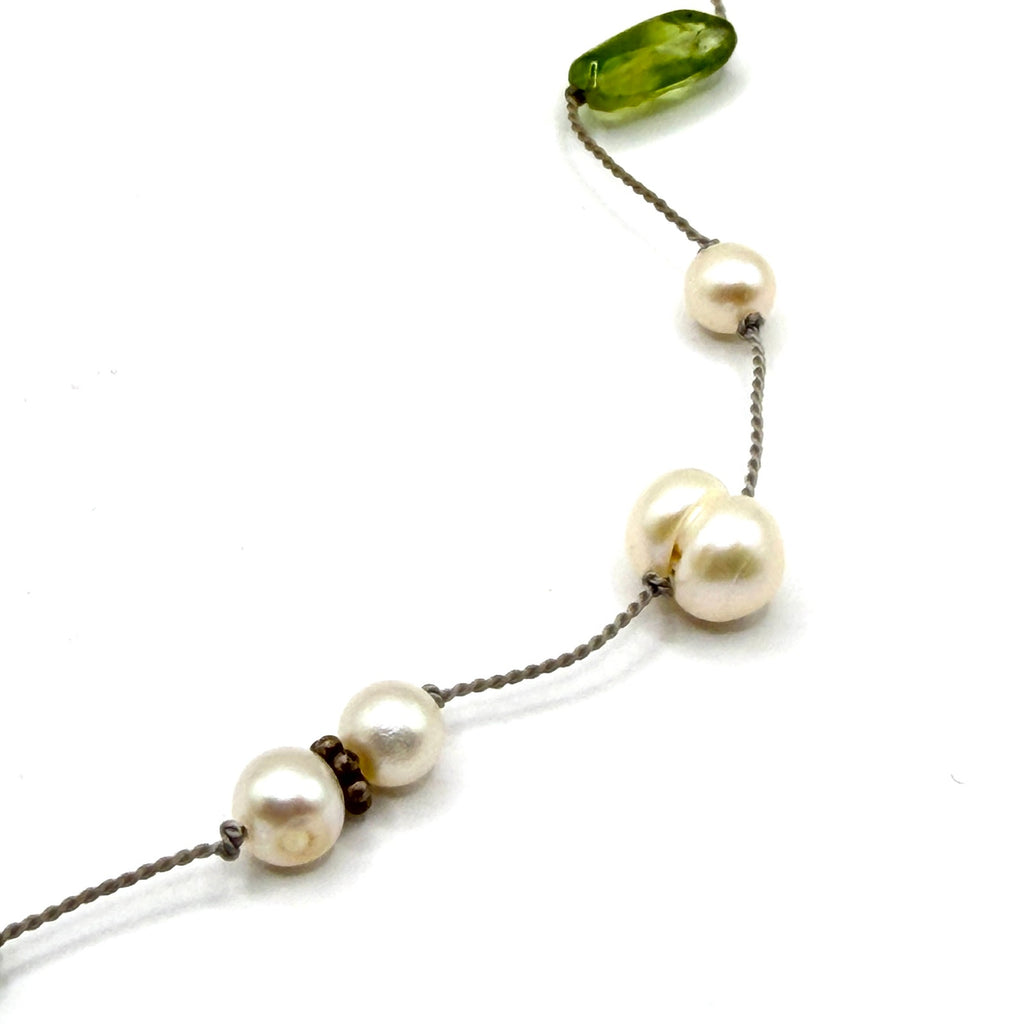 Vintage 90s Sterling Silver Peridot Freshwater Pearl Floating Strand Necklace