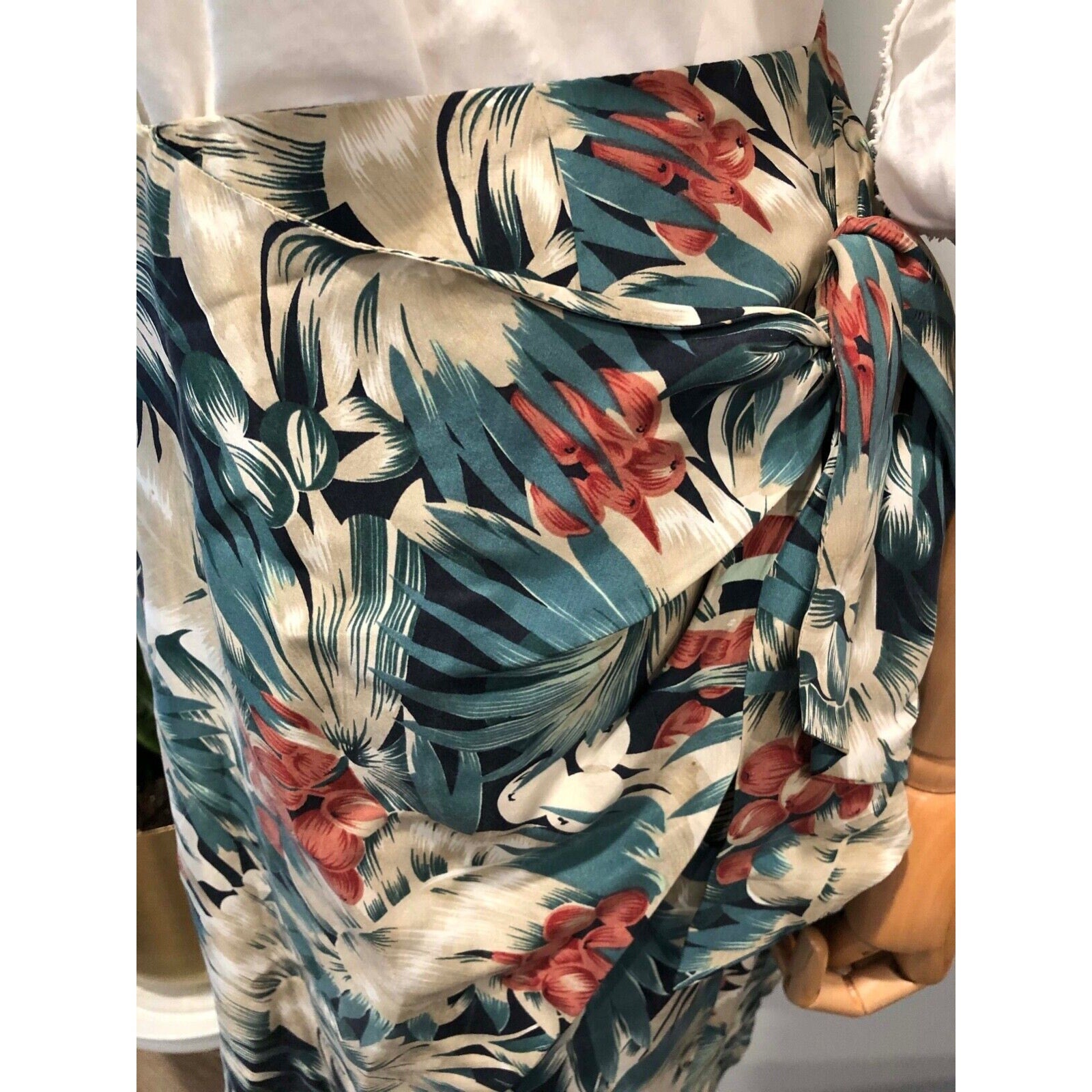 Vintage 90s Valerie Stevens Green 100% Silk Tropical Tie Front Wrap Mini Skirt