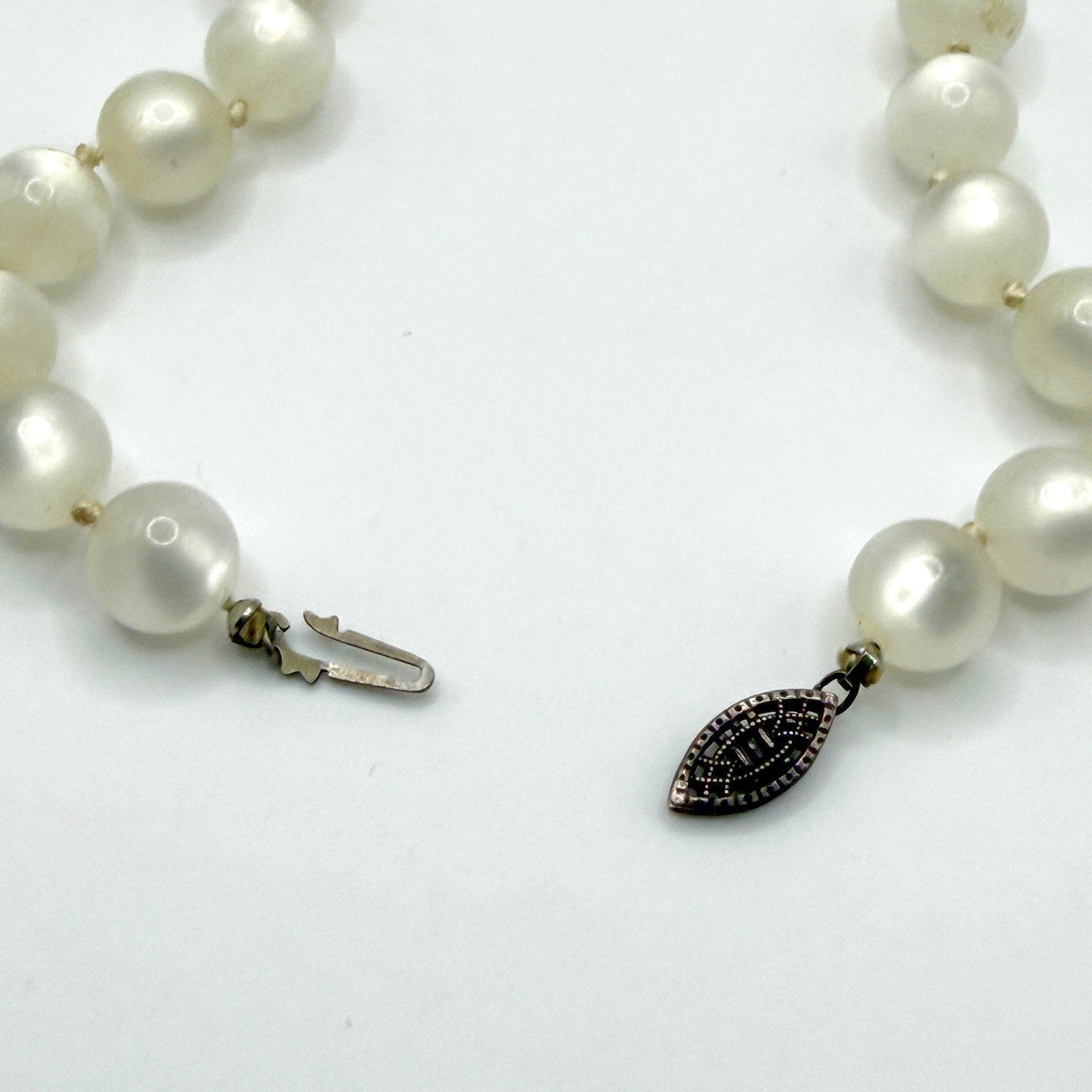 Vintage 50s Off White Graduated Plastic Bead Hand Knotted Choker Necklace