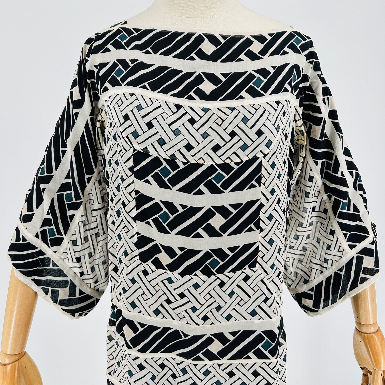Diane von Furstenberg Black White Geometric Print 100% Silk Mini Dress