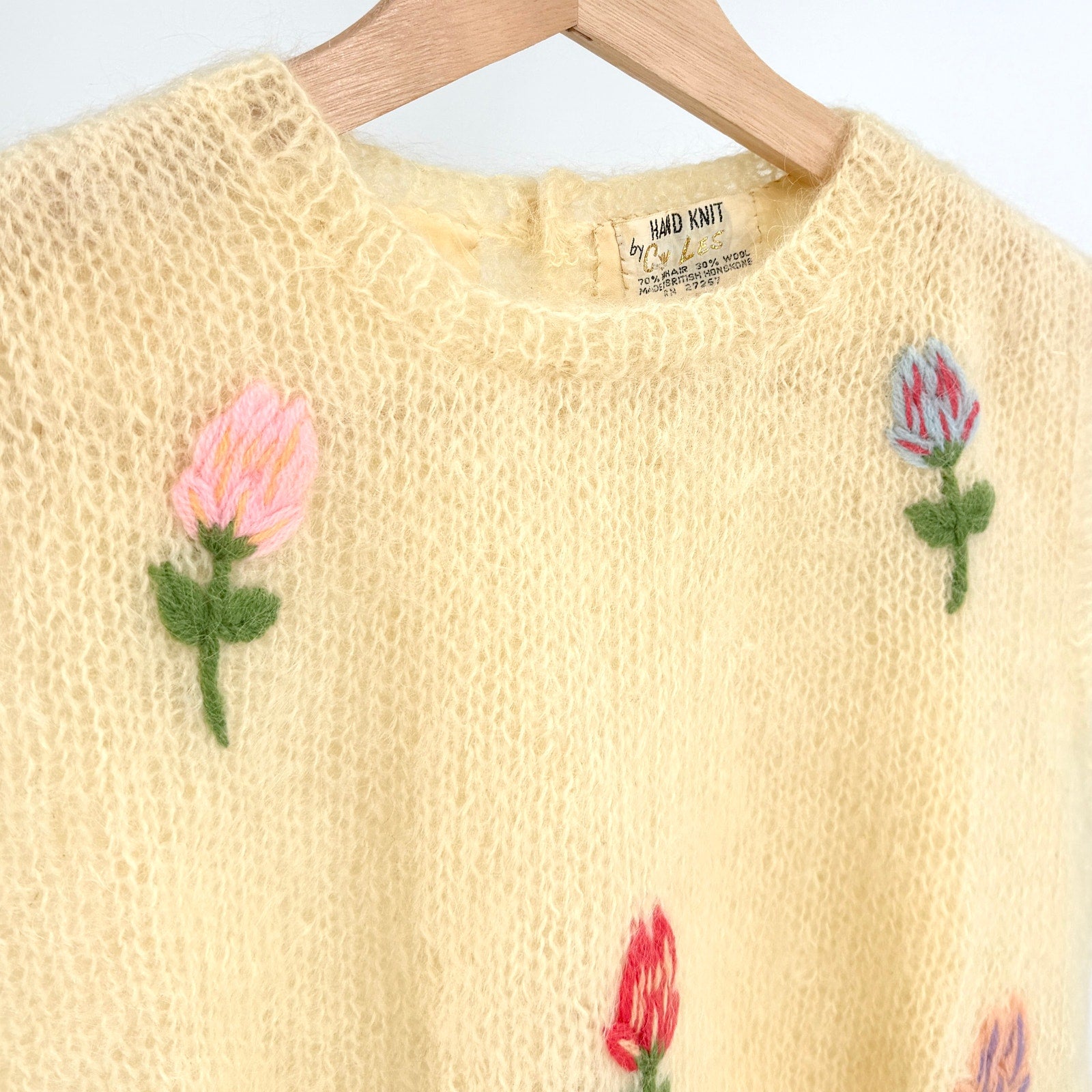 Vintage 70s Cyn Les Cream Floral Hand Knit Sleeveless Mohair Sweater Vest