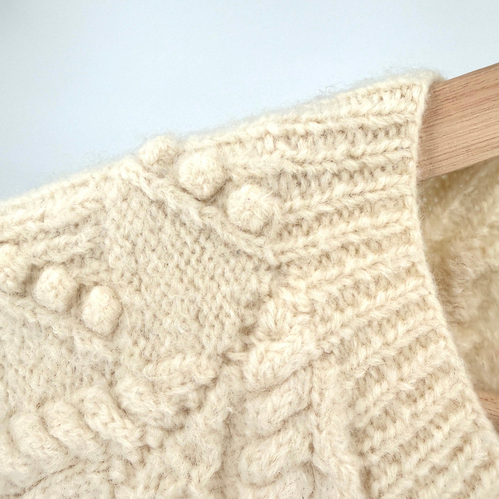 Vintage 70s Derek Clothes Cream 100% Wool Hand Knit Wood Button Cardigan