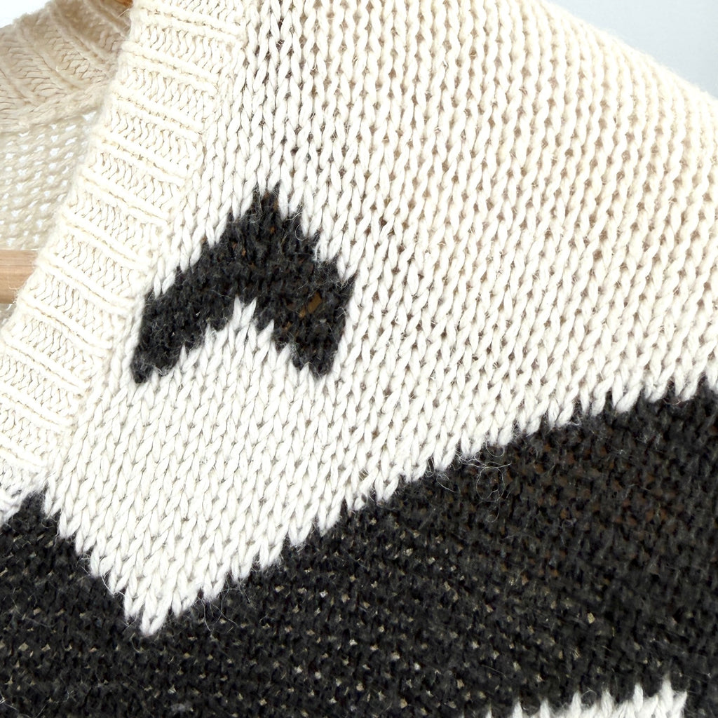 Vintage 80s Raoul Petite Ivory Black Chevron Knit Sweater