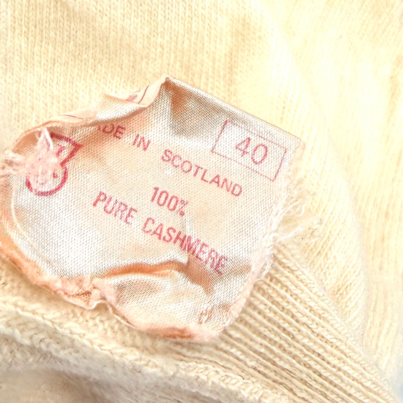 Vintage 70s Pringle of Scotland Cream 100% Cashmere Mock Neck Zip Back Sweater