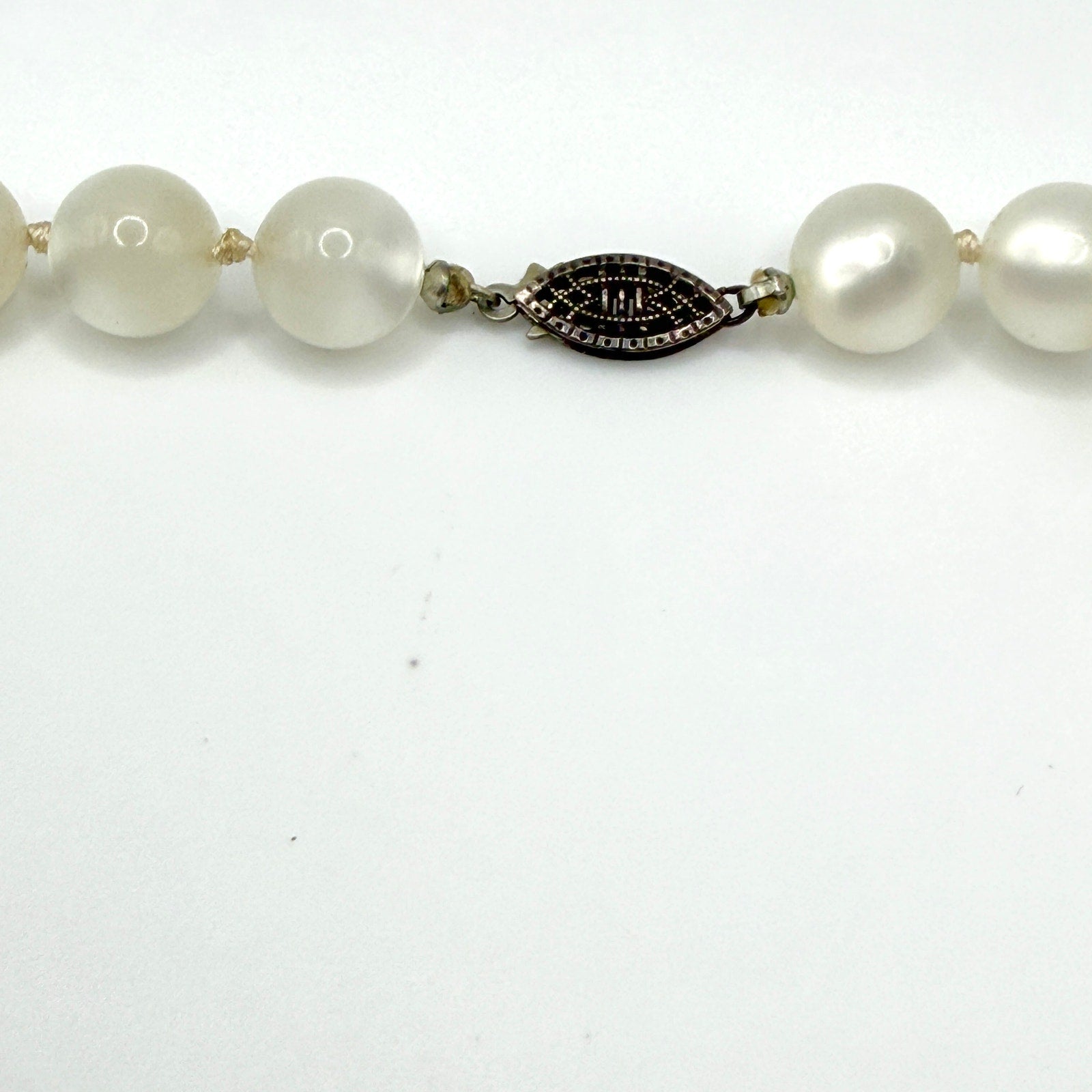 Vintage 50s Off White Graduated Plastic Bead Hand Knotted Choker Necklace