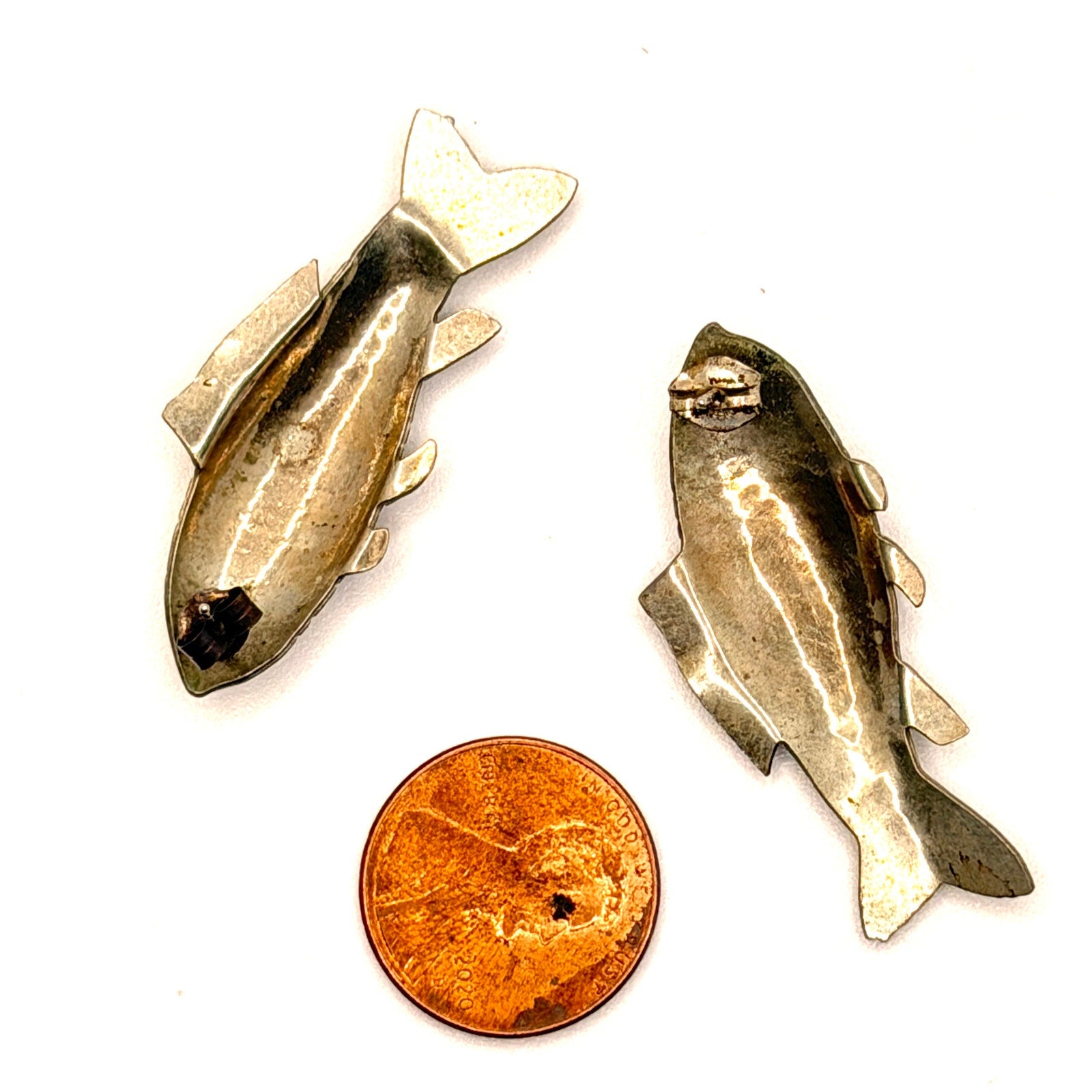 Vintage 90s Artisanal Mixed Metal Etched Koi Fish Global Boho Tribal Earrings