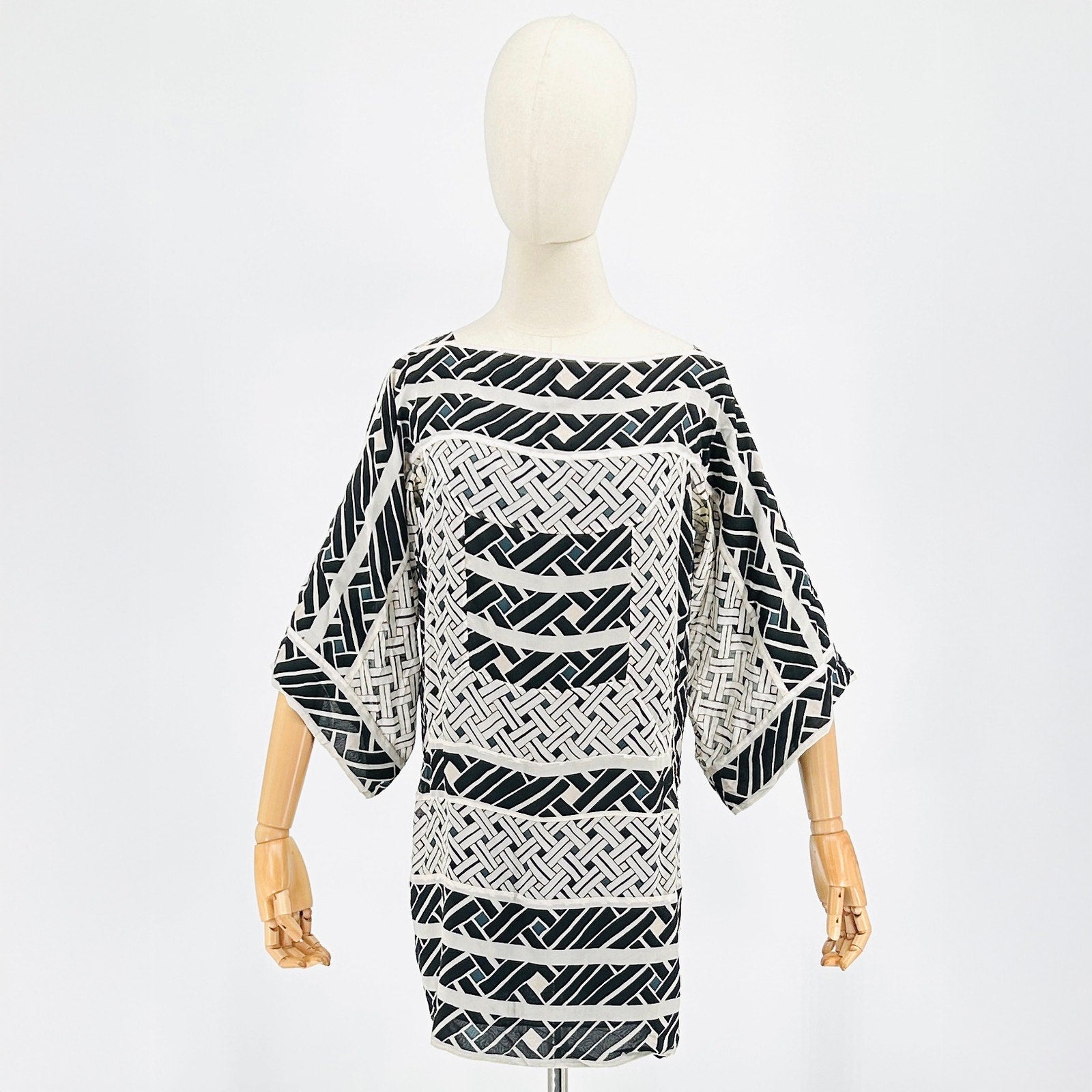Diane von Furstenberg Black White Geometric Print 100% Silk Mini Dress