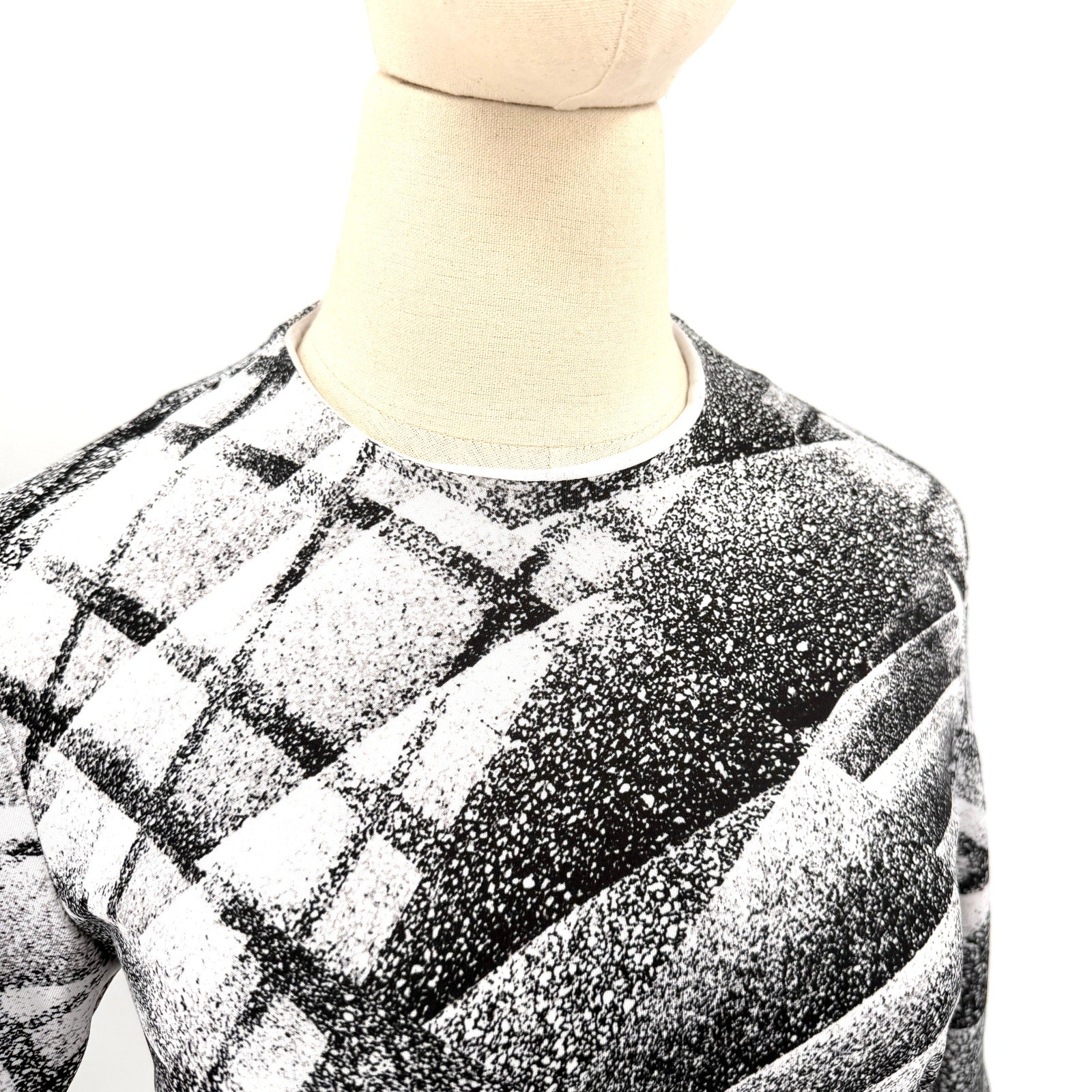 Vintage 90s Sharrone Black White Graphic Print Midi Dress