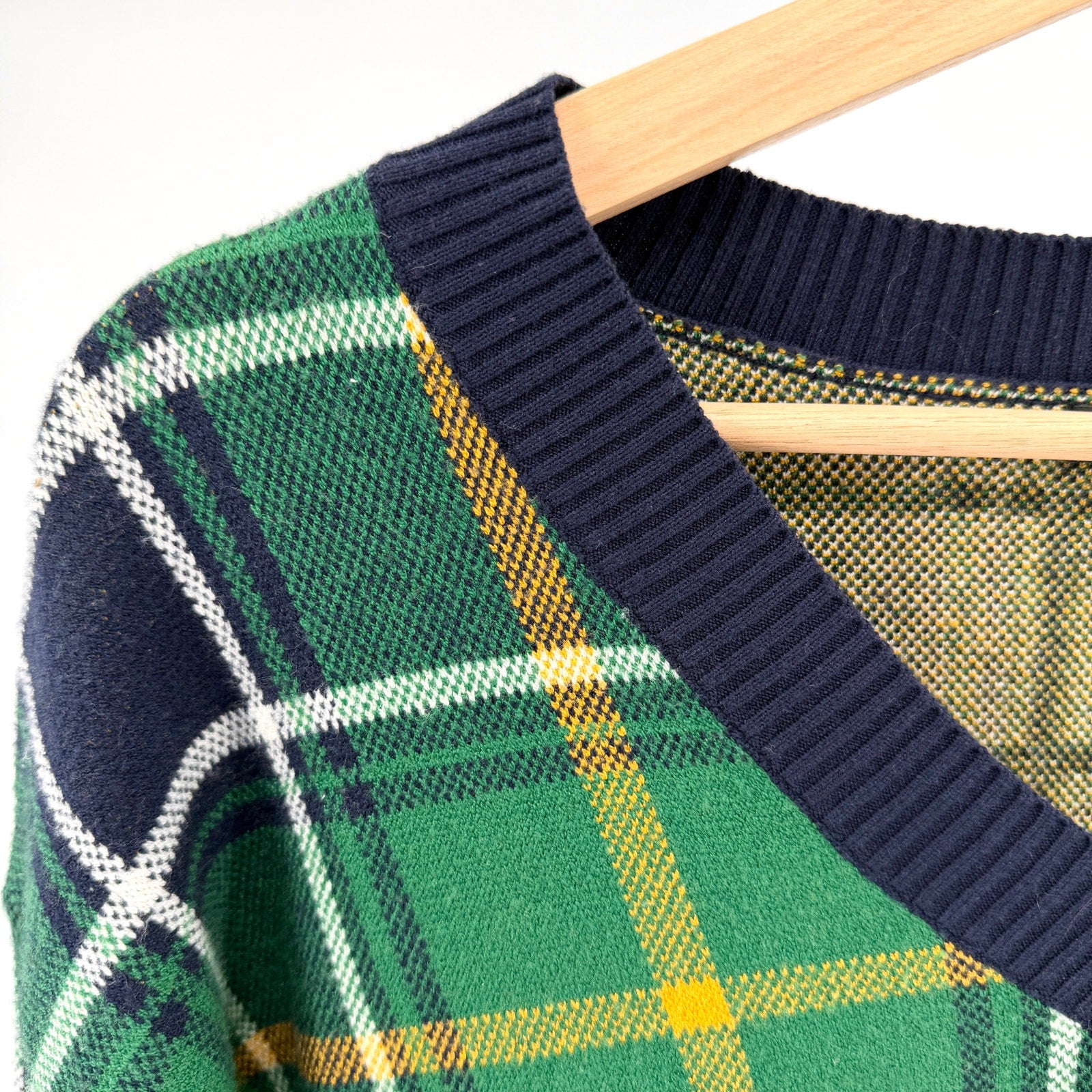 Tahari Green Plaid V-Neck Preppy Graphic Knit Sweater