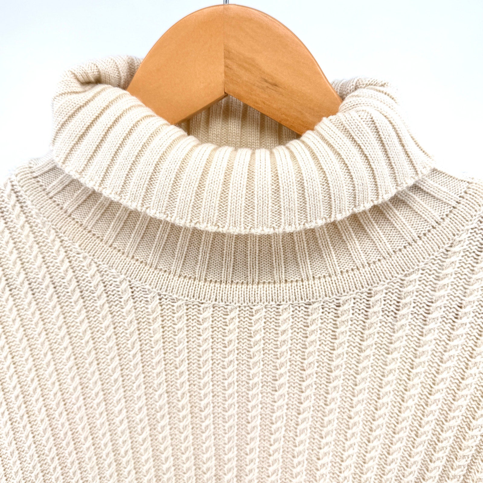 Vintage 90s Perry Ellis Cream Merino Wool Blend Micro Cable Knit Turtleneck