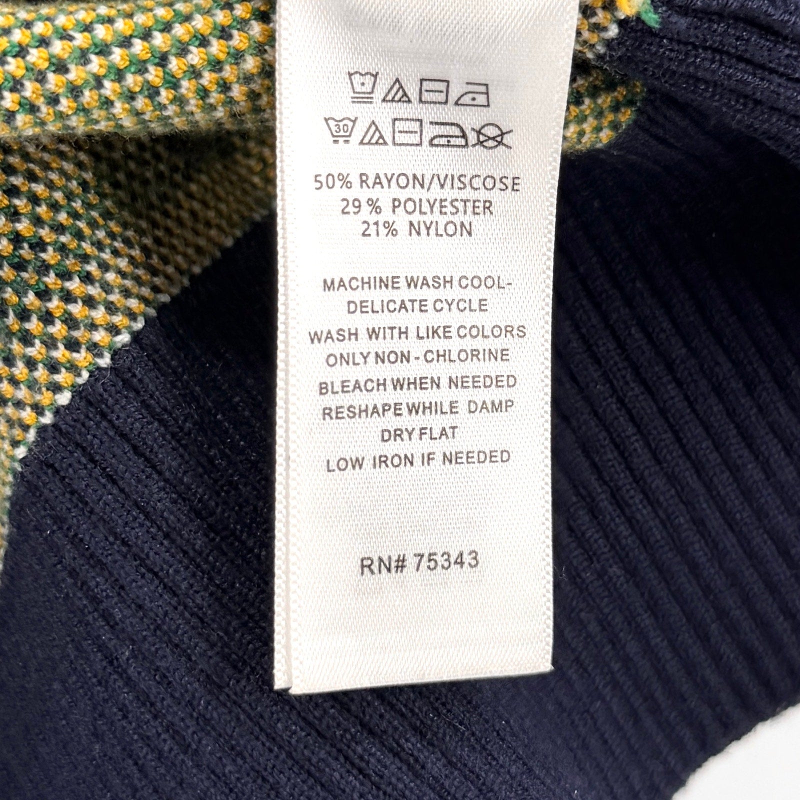 Tahari Green Plaid V-Neck Preppy Graphic Knit Sweater